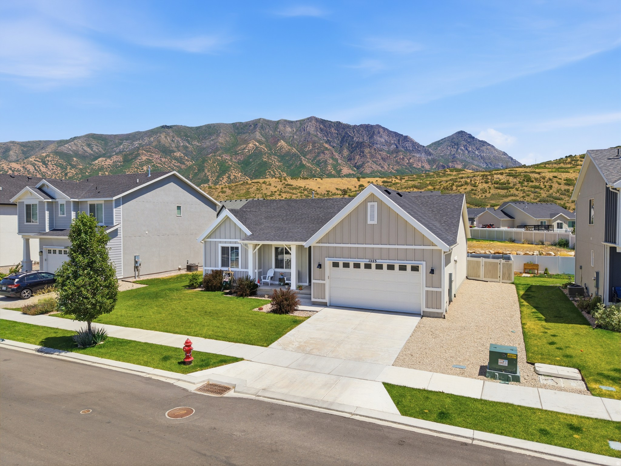 1223 S RED CLIFF DR