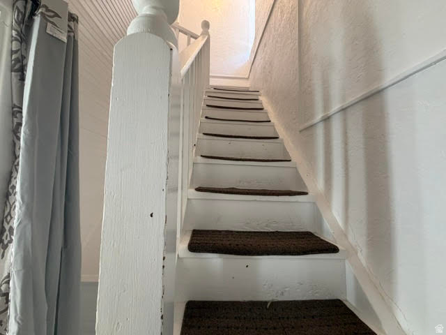 350 W MAIN ST