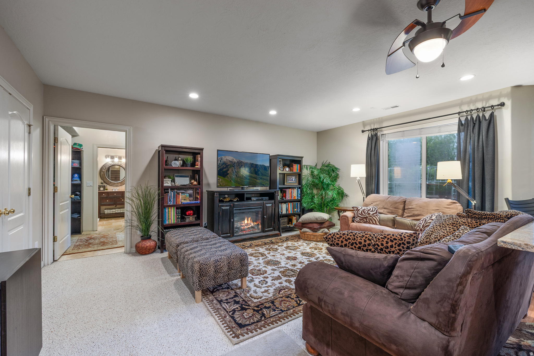 475 E SILVERLEAF DR