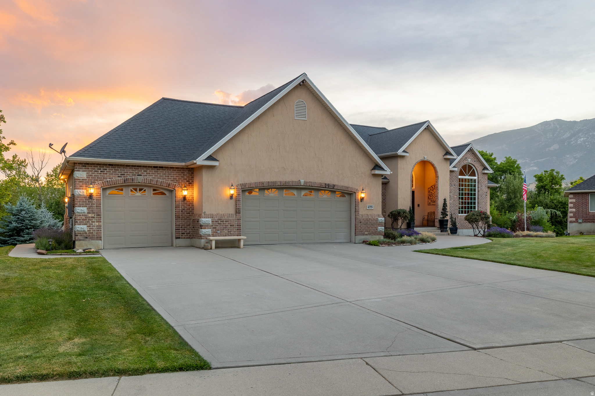 475 E SILVERLEAF DR