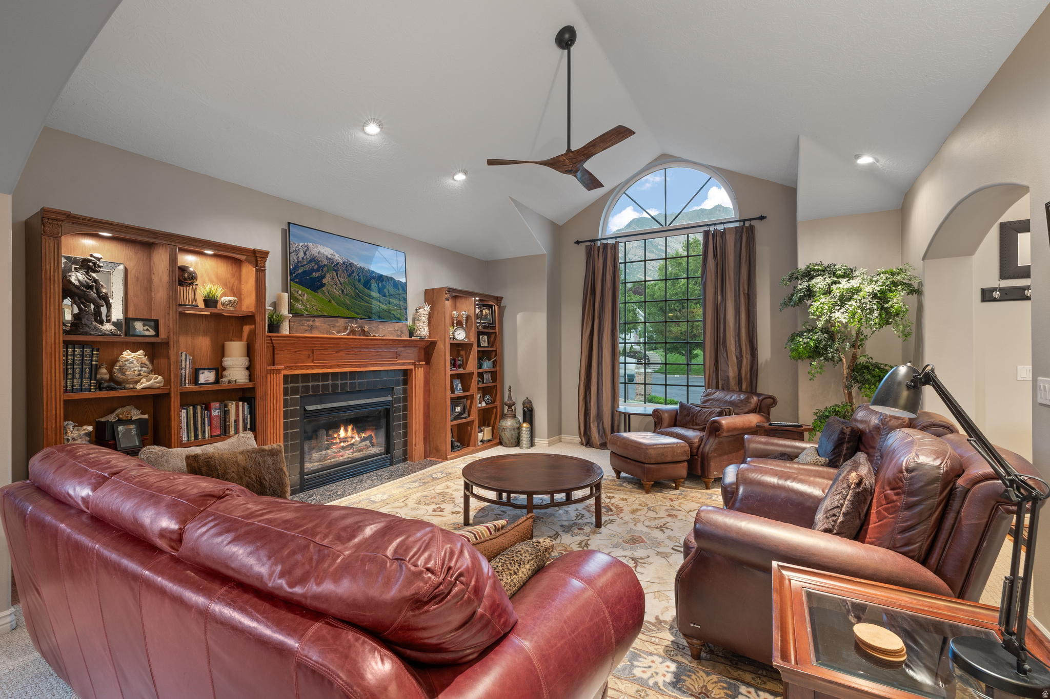 475 E SILVERLEAF DR