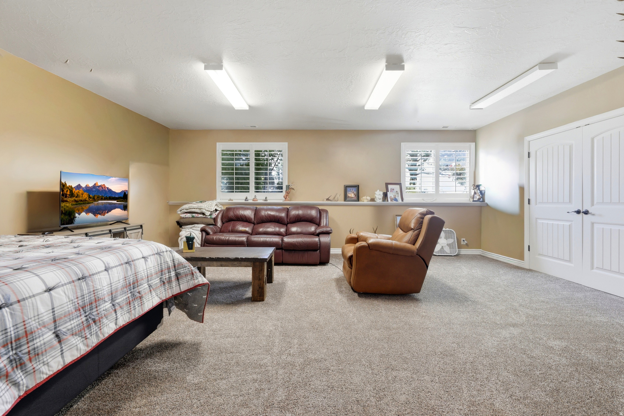 2377 S CAMERON DR