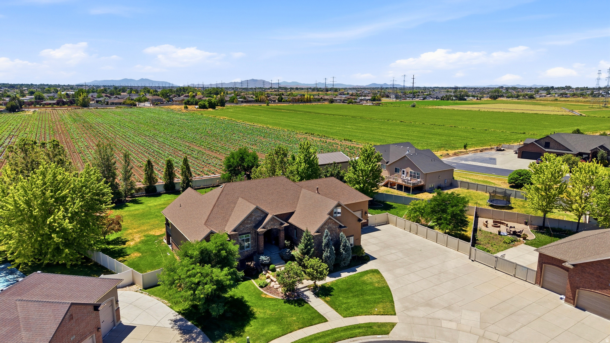 2377 S CAMERON DR