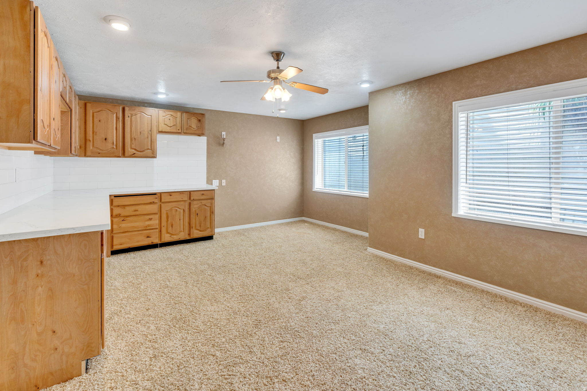 193 E SANTA FE DR