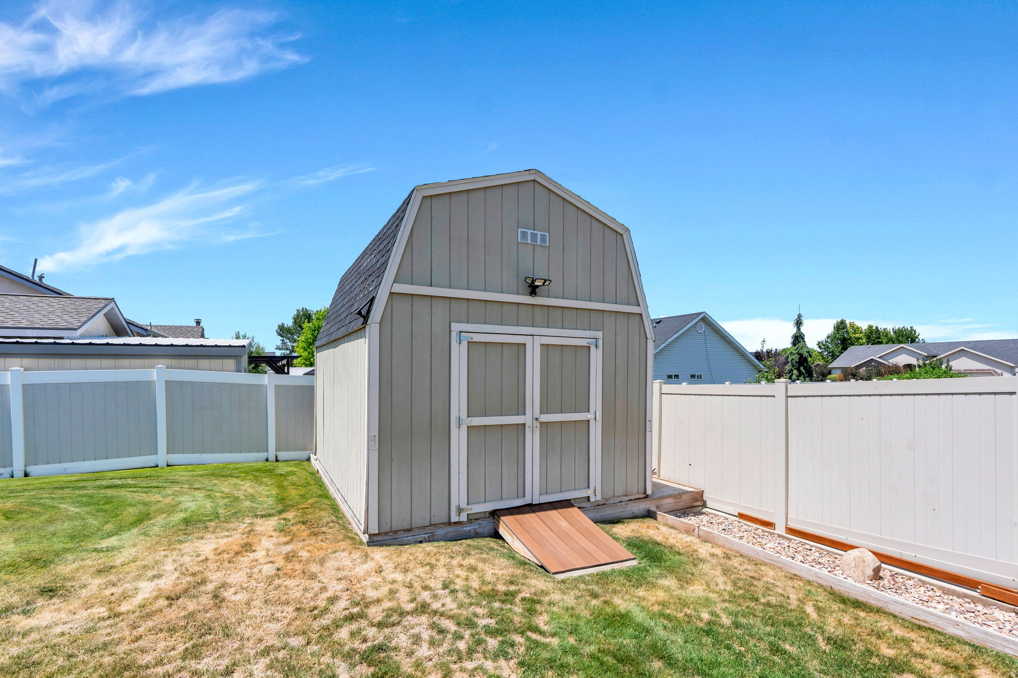 193 E SANTA FE DR