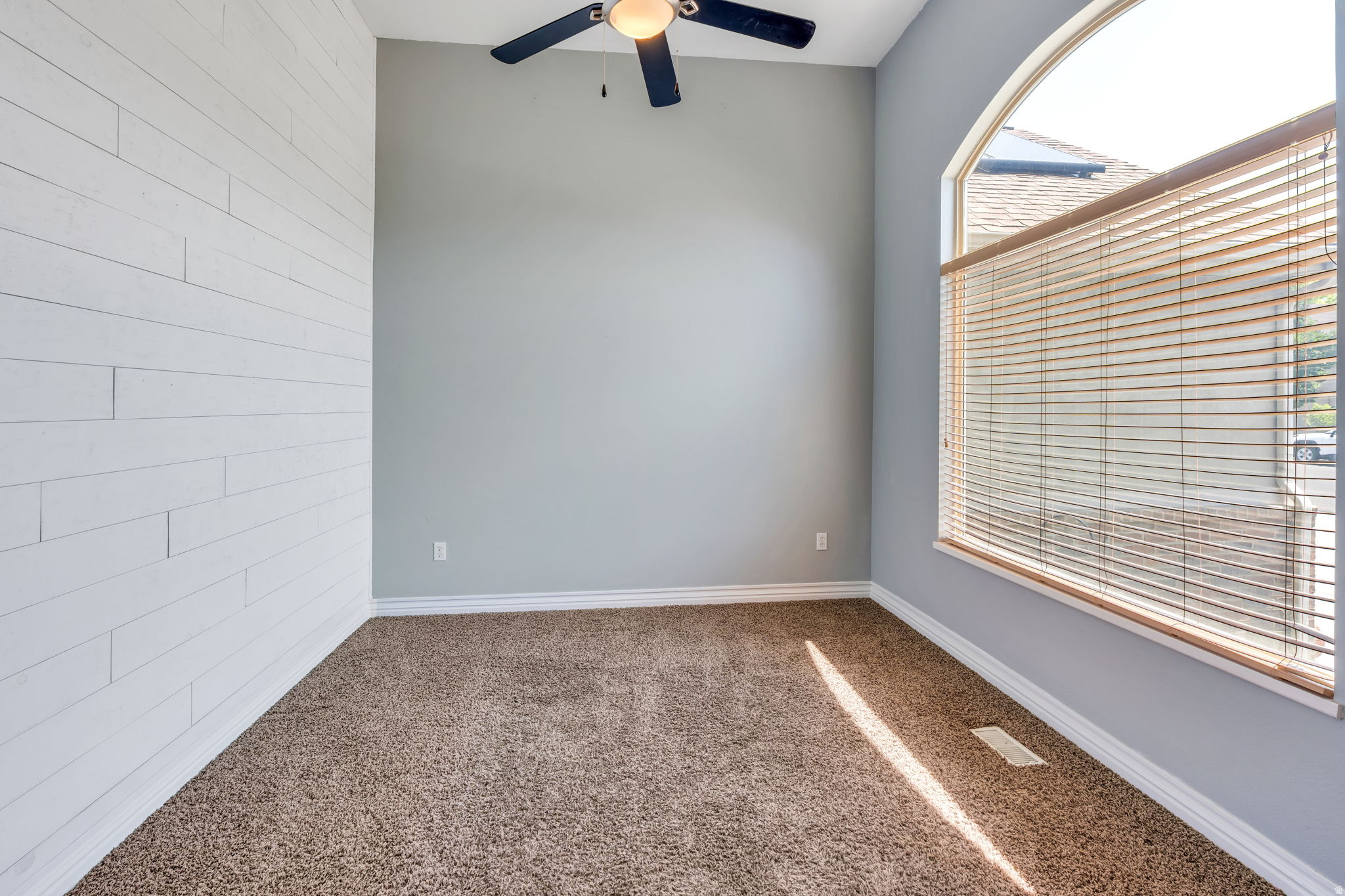 193 E SANTA FE DR