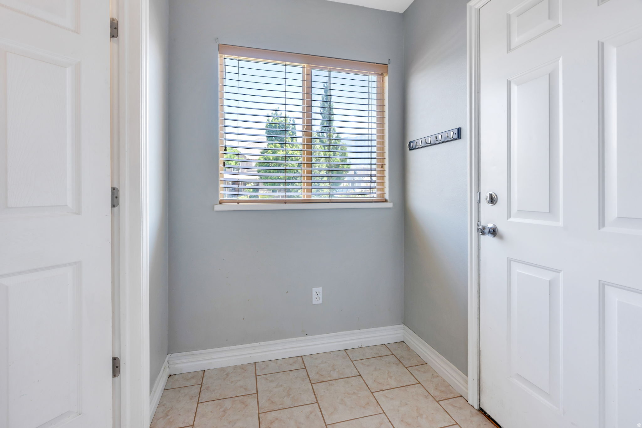 193 E SANTA FE DR