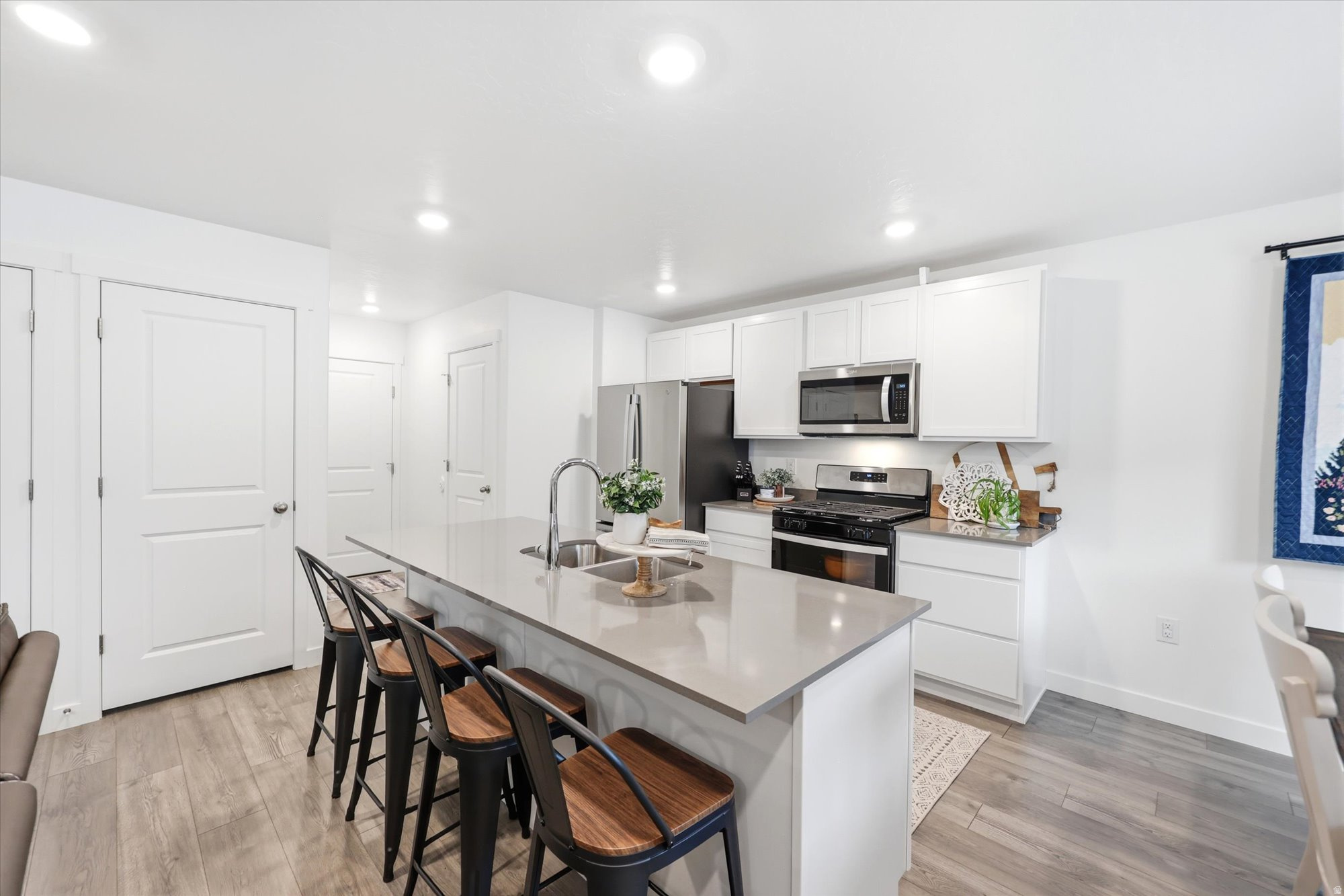 1123 W HIDDEN SPRING DR