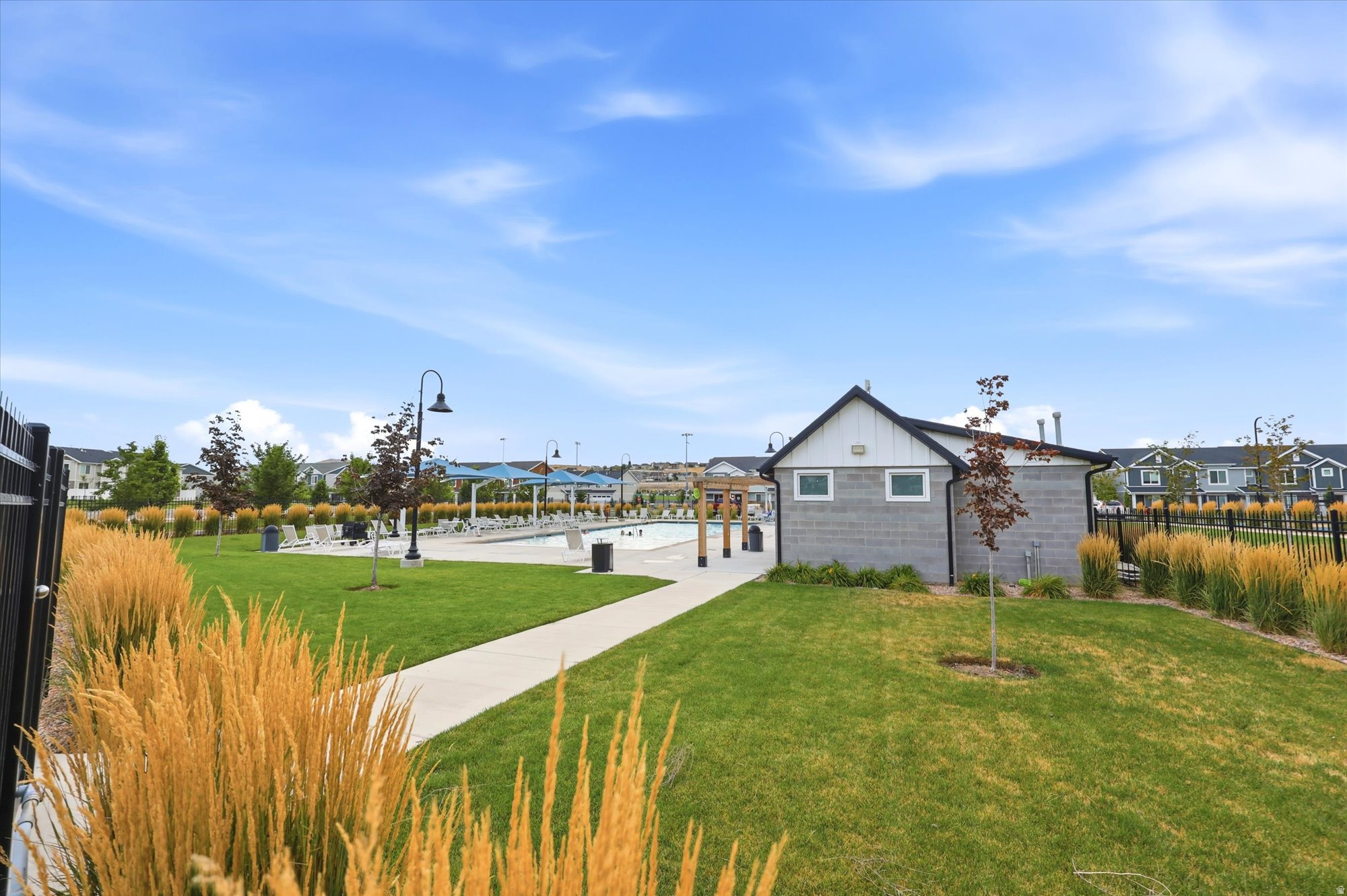 1123 W HIDDEN SPRING DR
