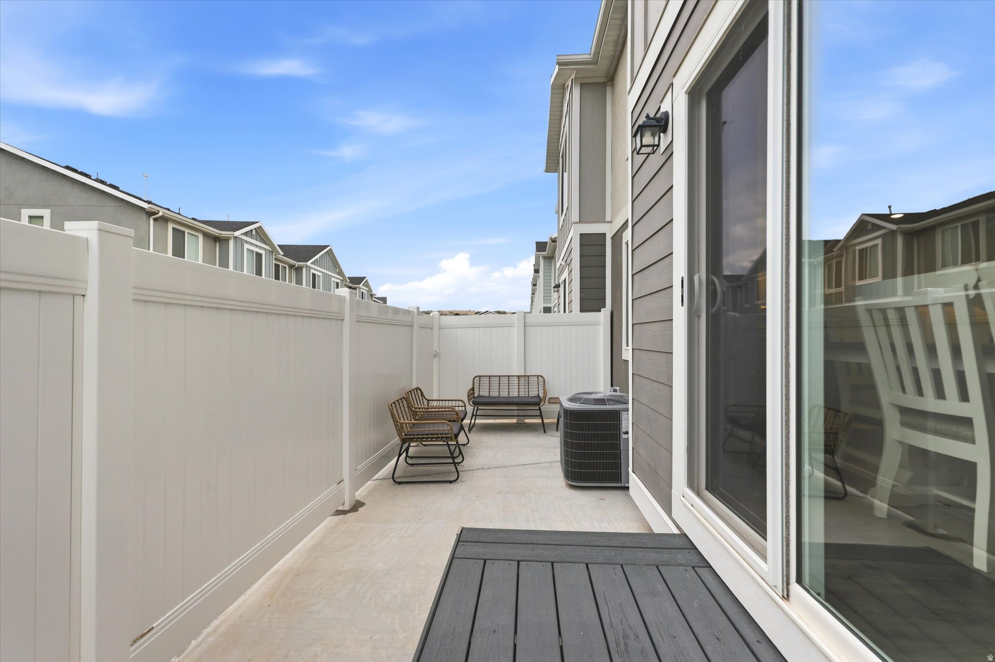 1123 W HIDDEN SPRING DR
