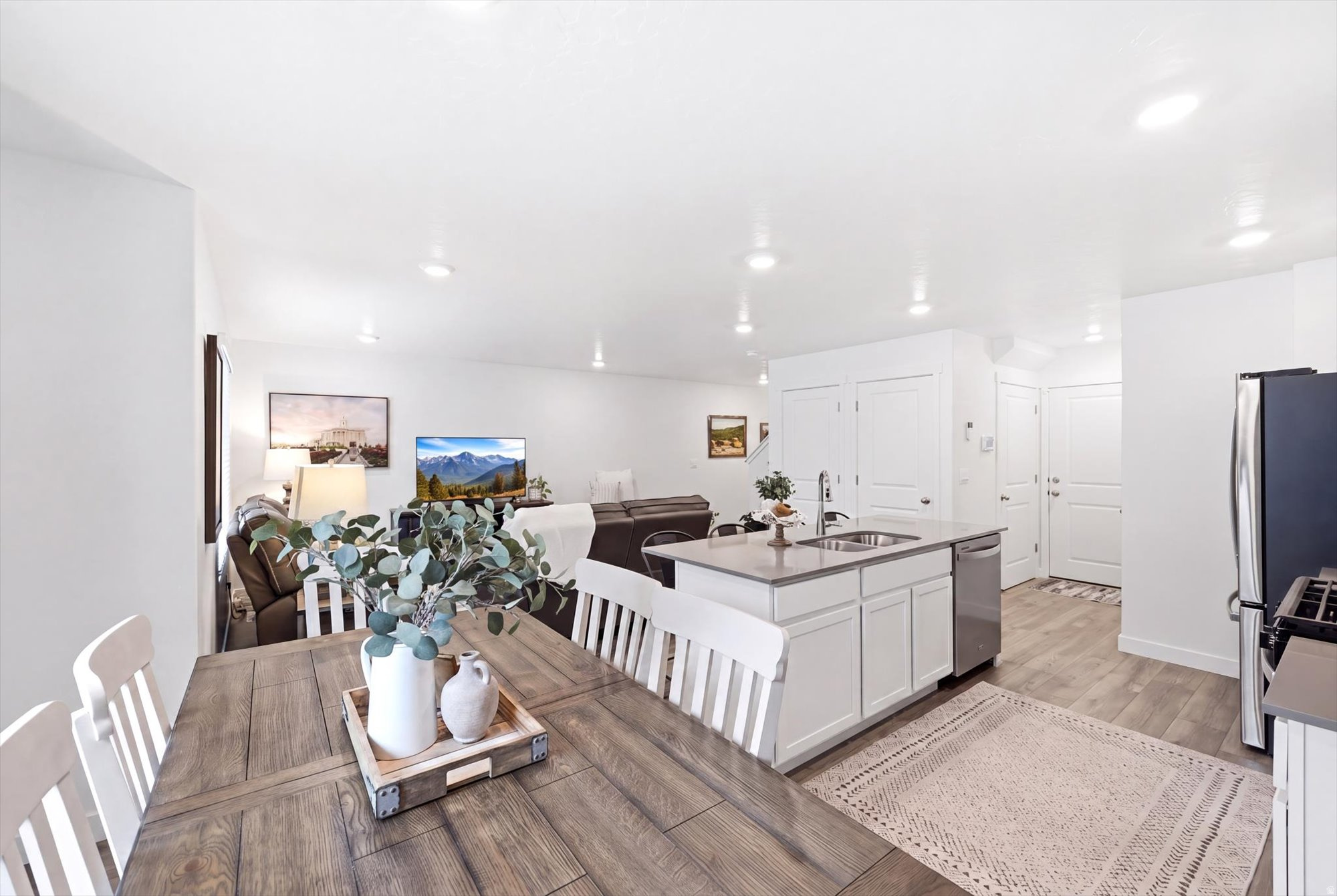 1123 W HIDDEN SPRING DR
