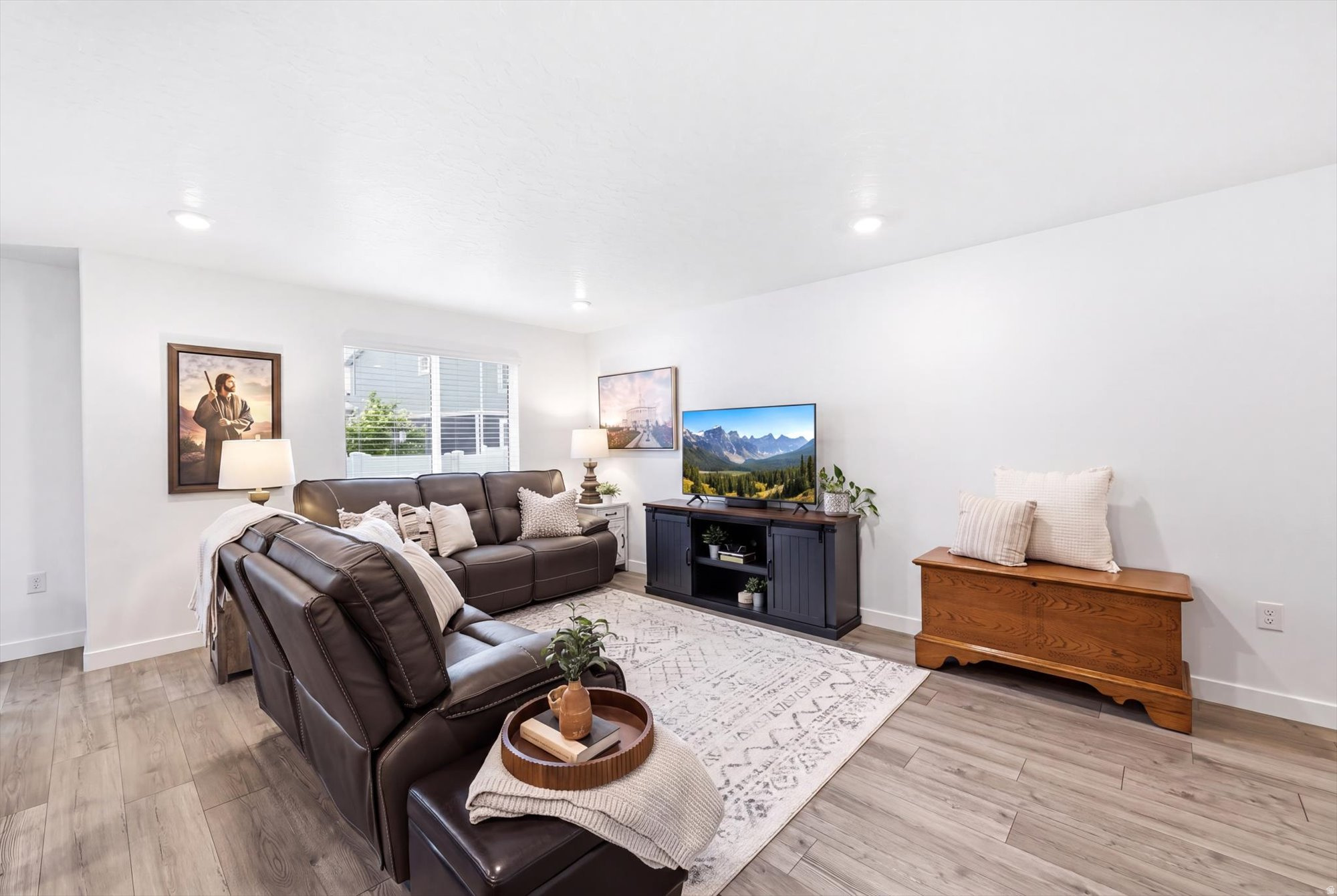 1123 W HIDDEN SPRING DR
