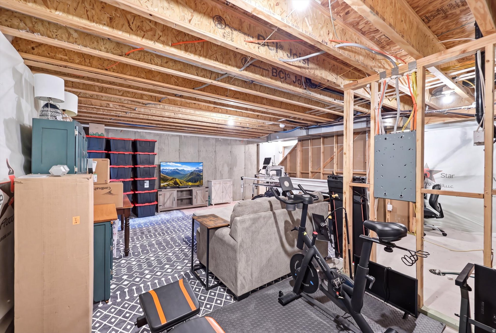 1123 W HIDDEN SPRING DR