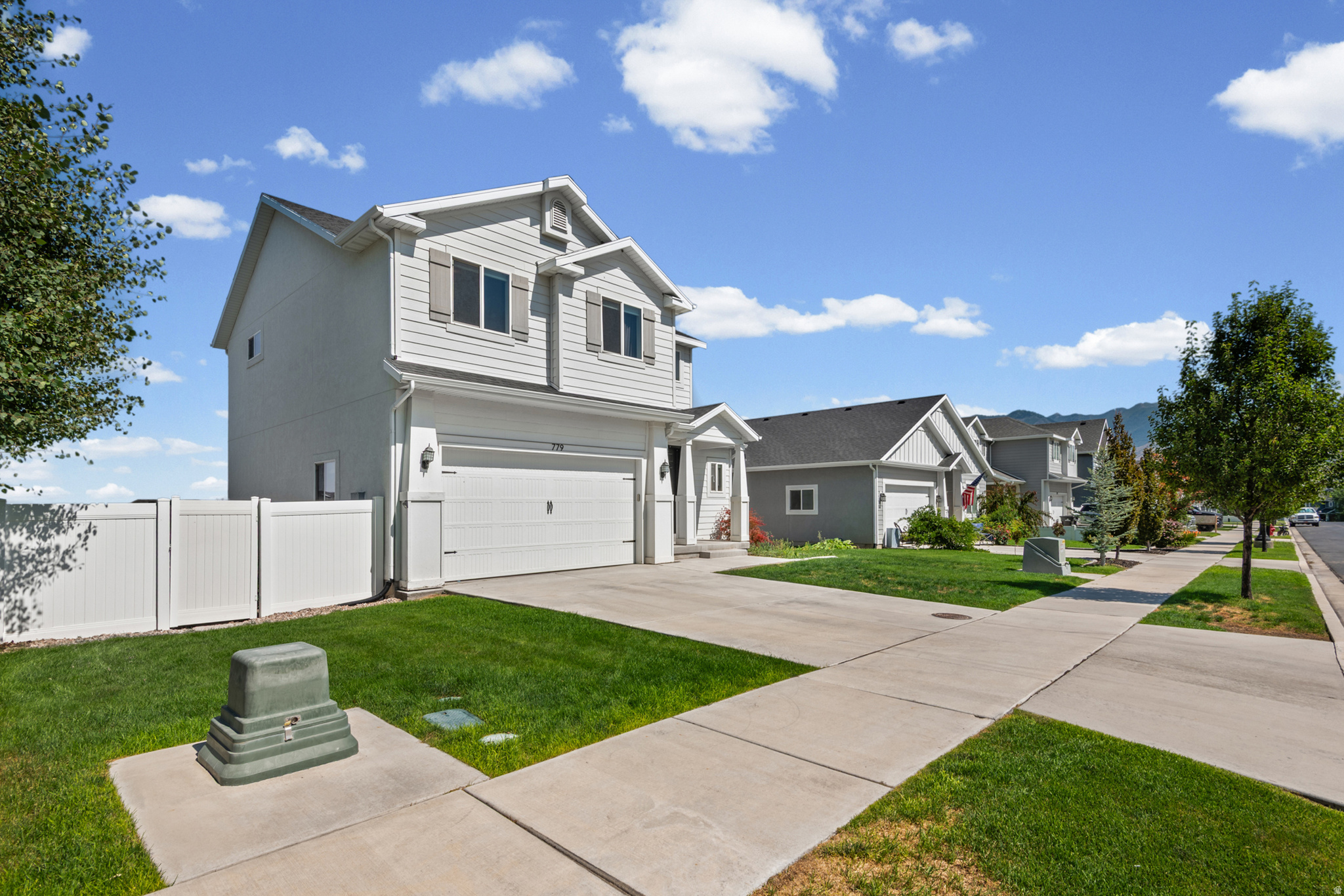 779 N STALLION DR