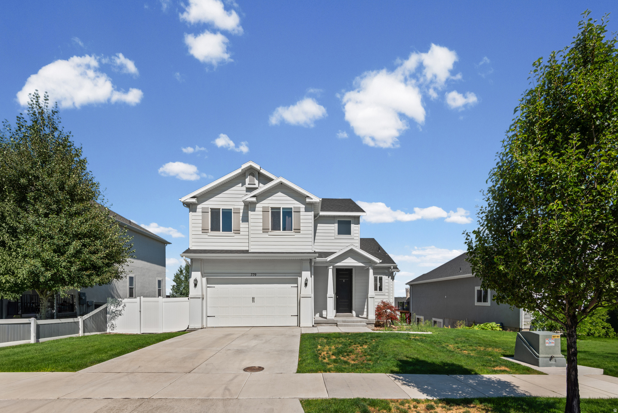 779 N STALLION DR