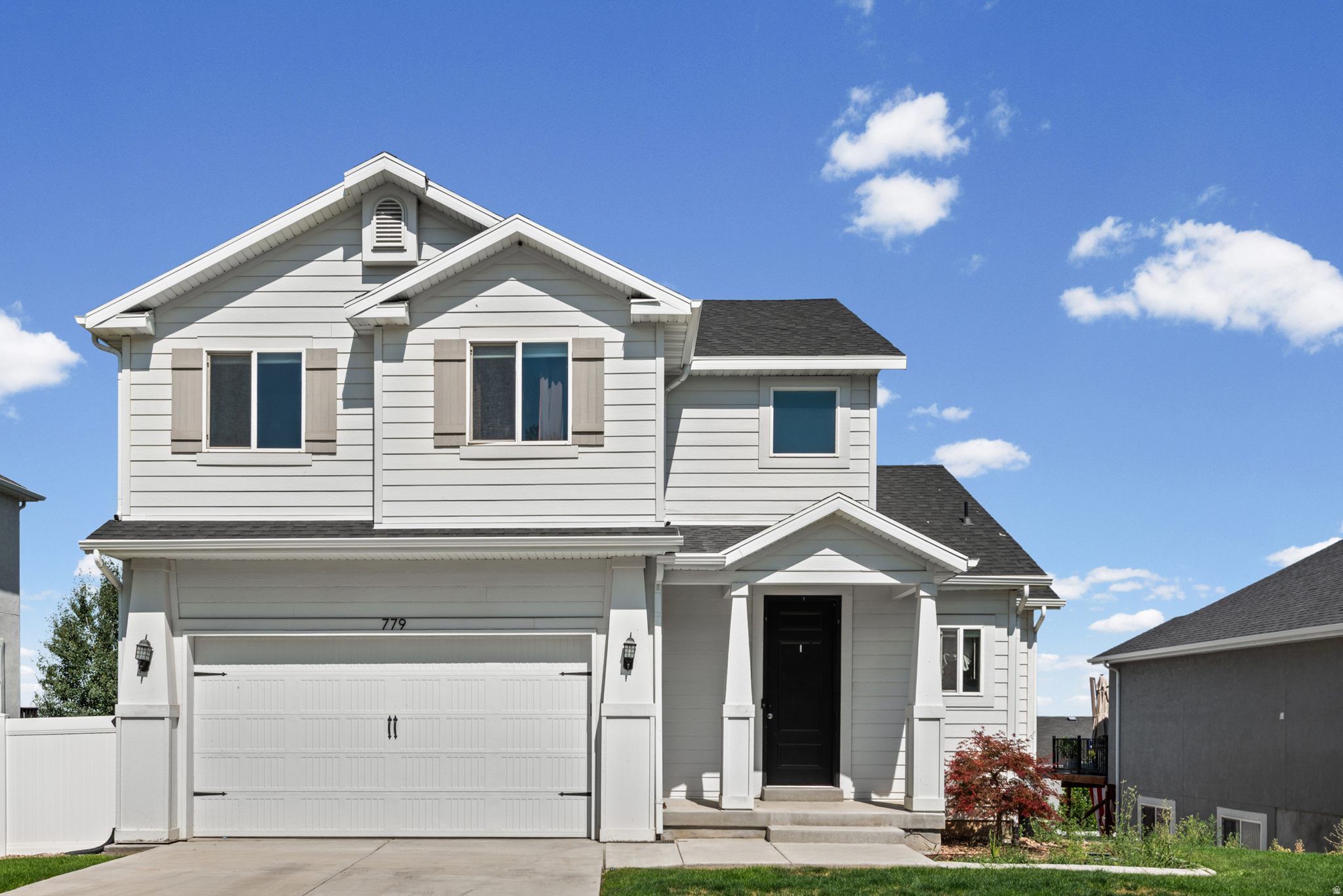 779 N STALLION DR