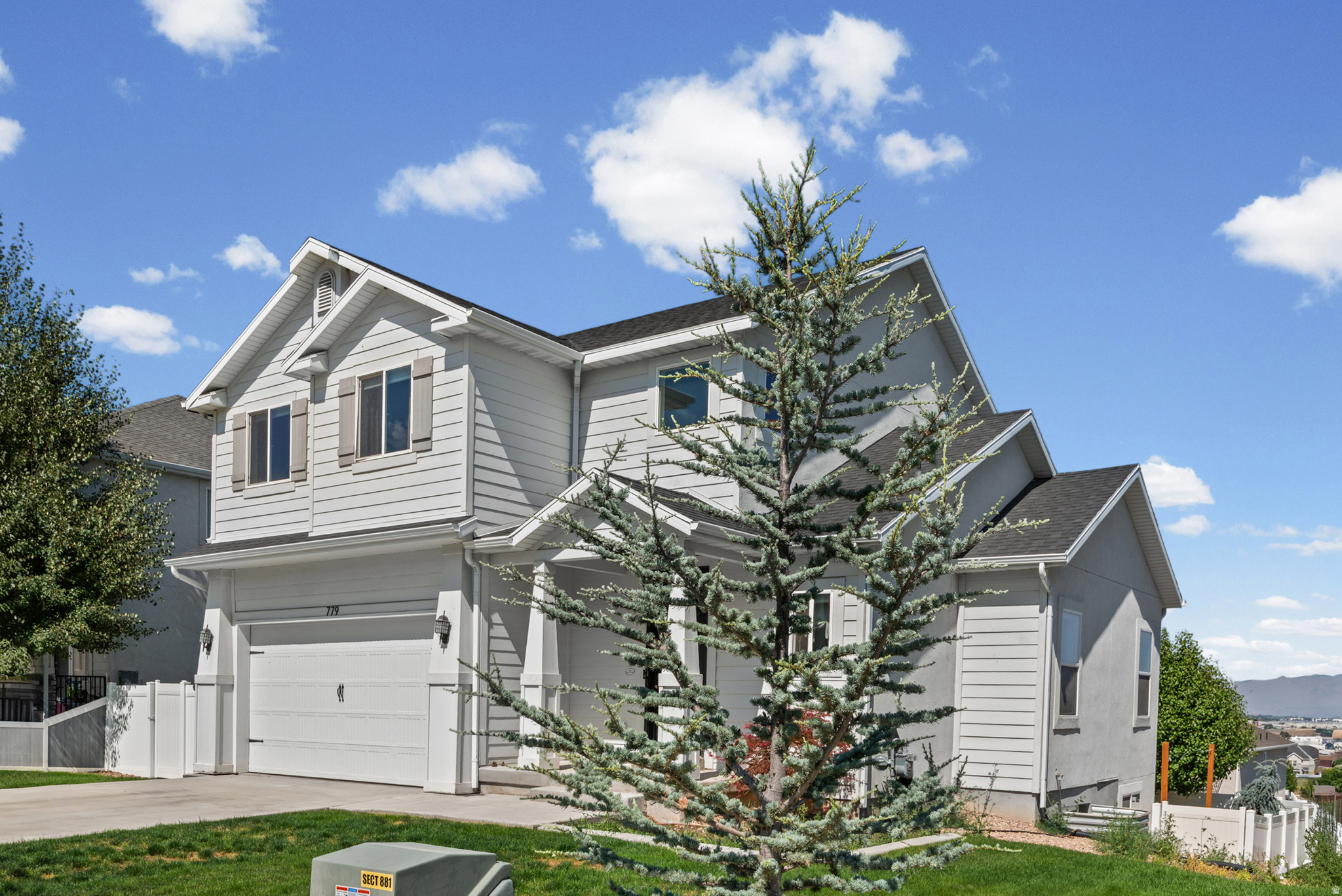 779 N STALLION DR