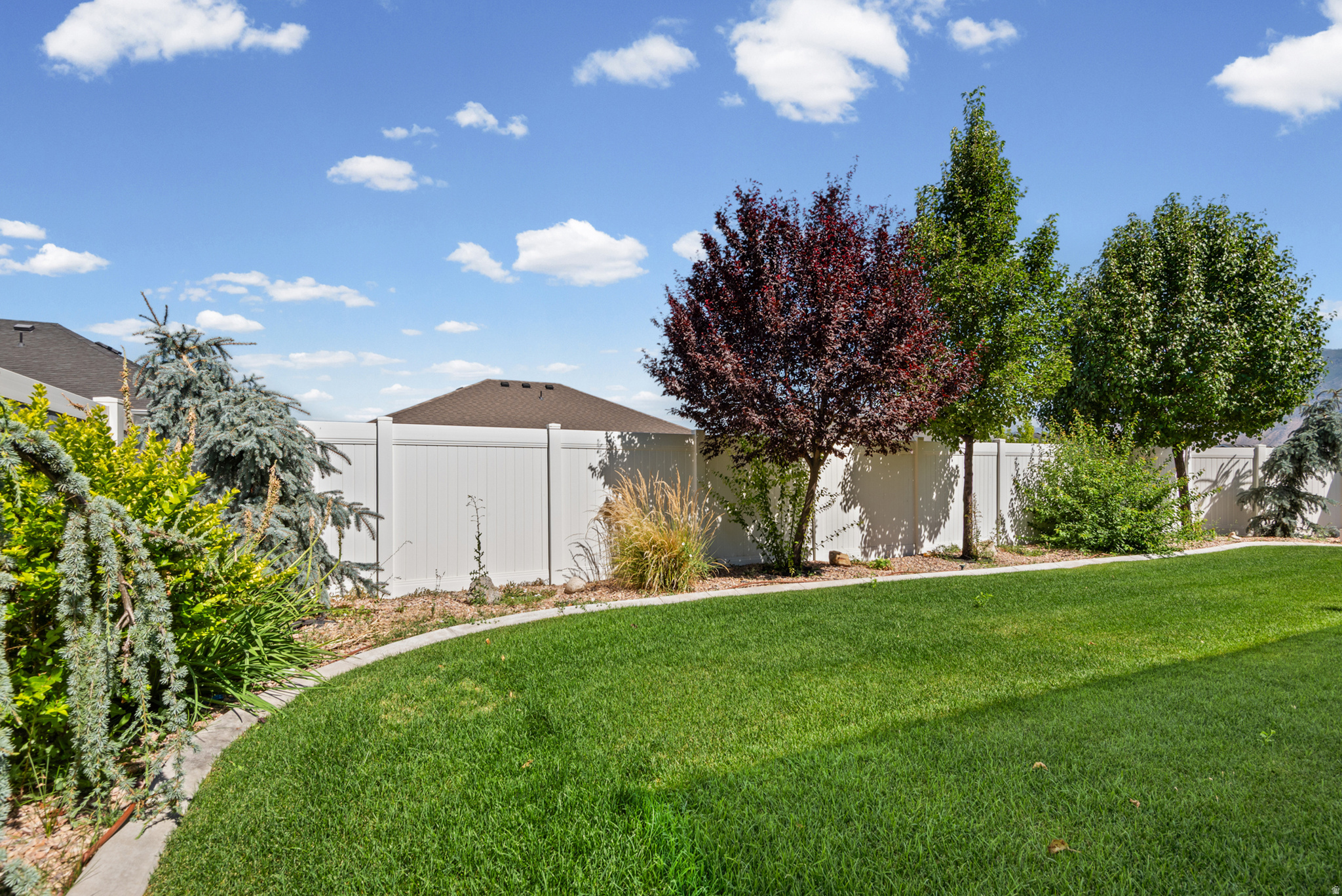 779 N STALLION DR