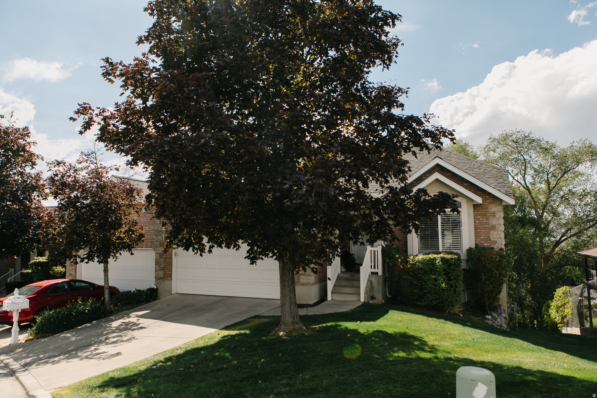 104 S RIDGEVIEW DR