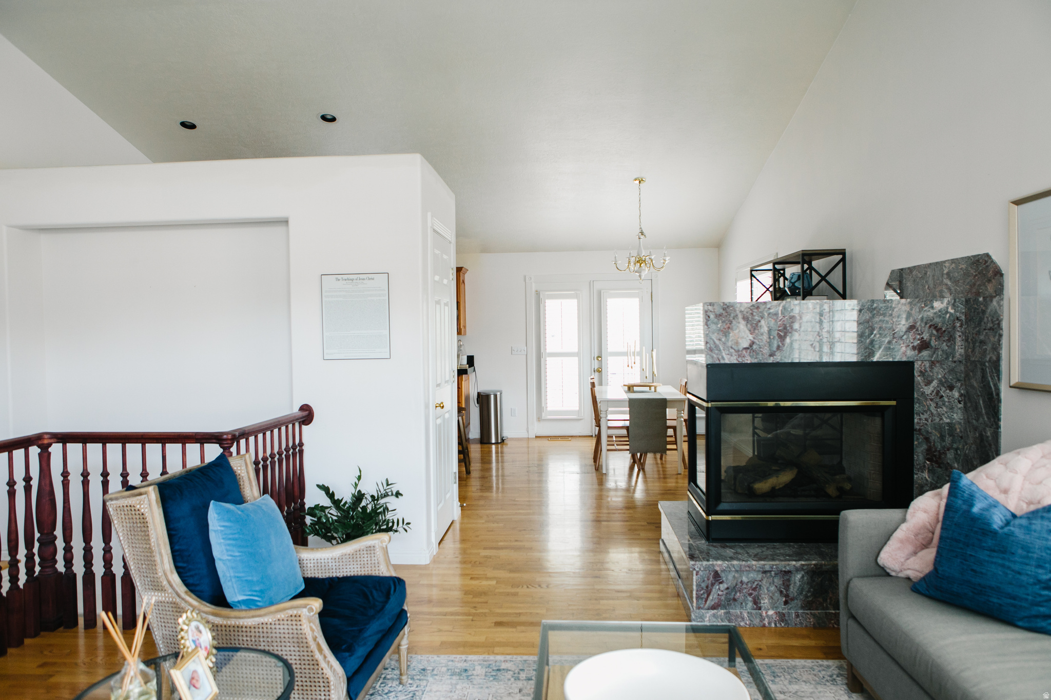 104 S RIDGEVIEW DR