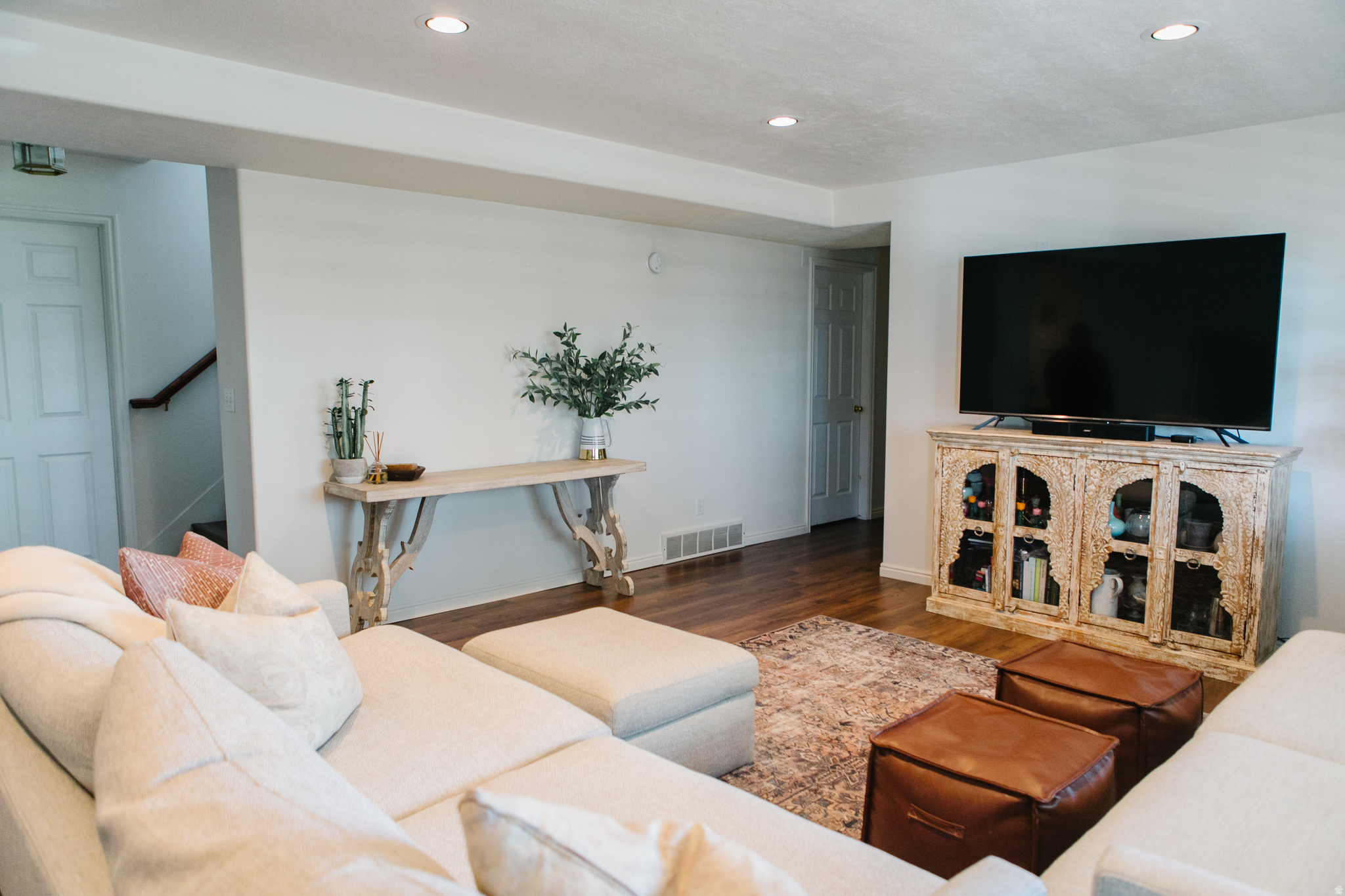 104 S RIDGEVIEW DR
