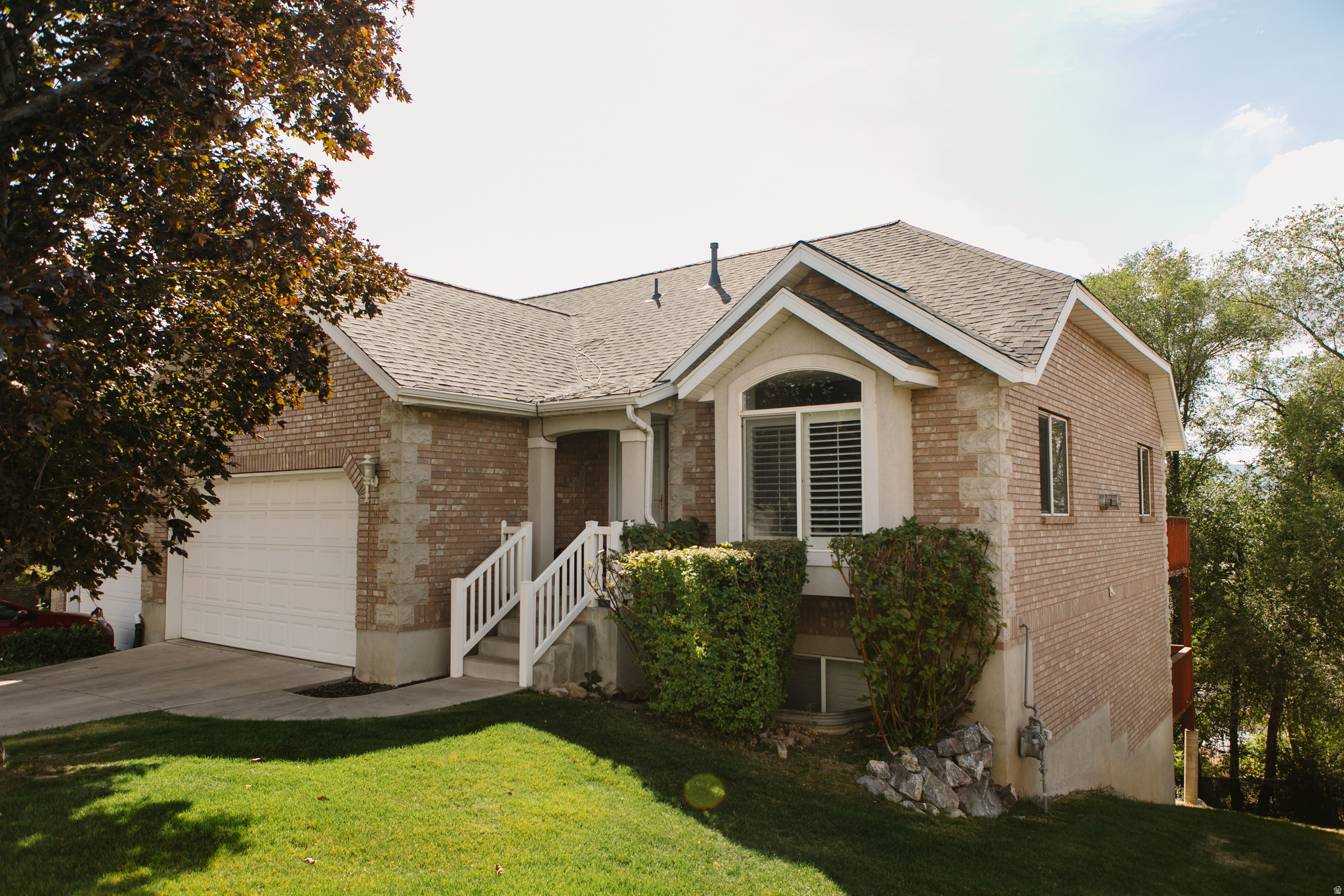 104 S RIDGEVIEW DR