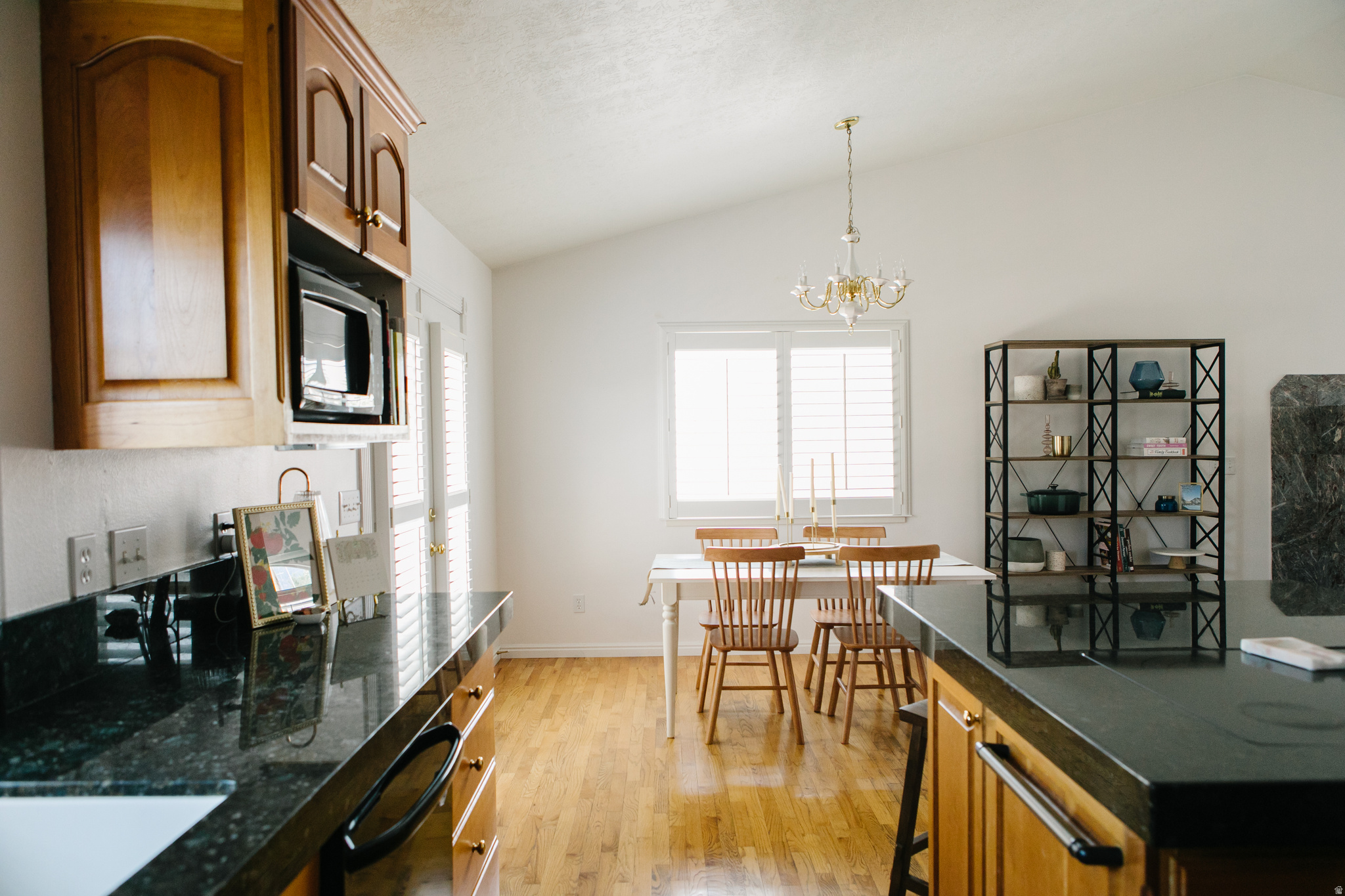 104 S RIDGEVIEW DR