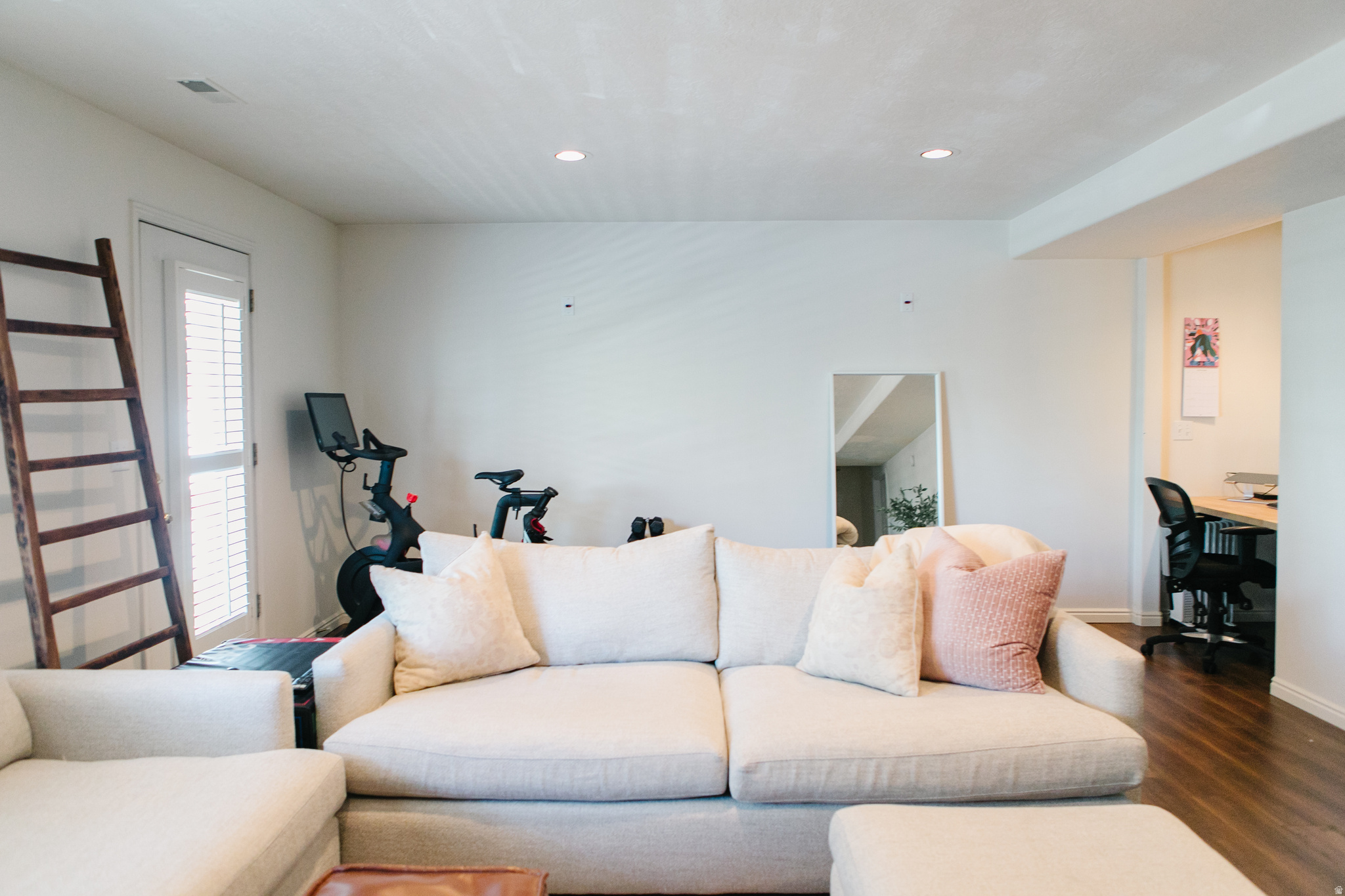 104 S RIDGEVIEW DR