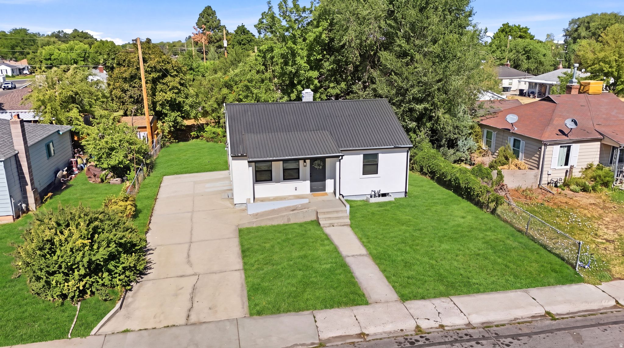 679 BROOKSIDE DR