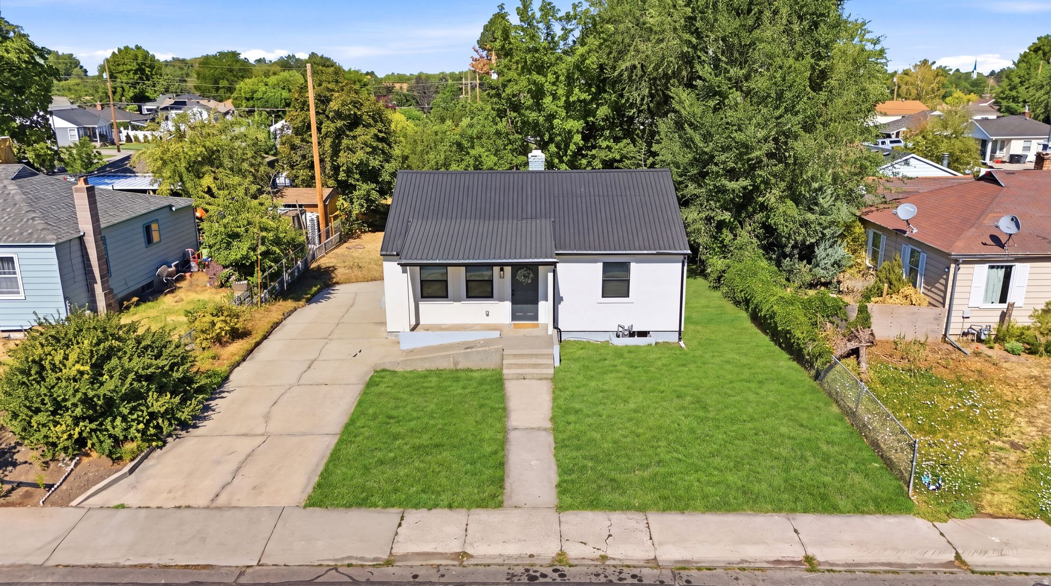 679 BROOKSIDE DR
