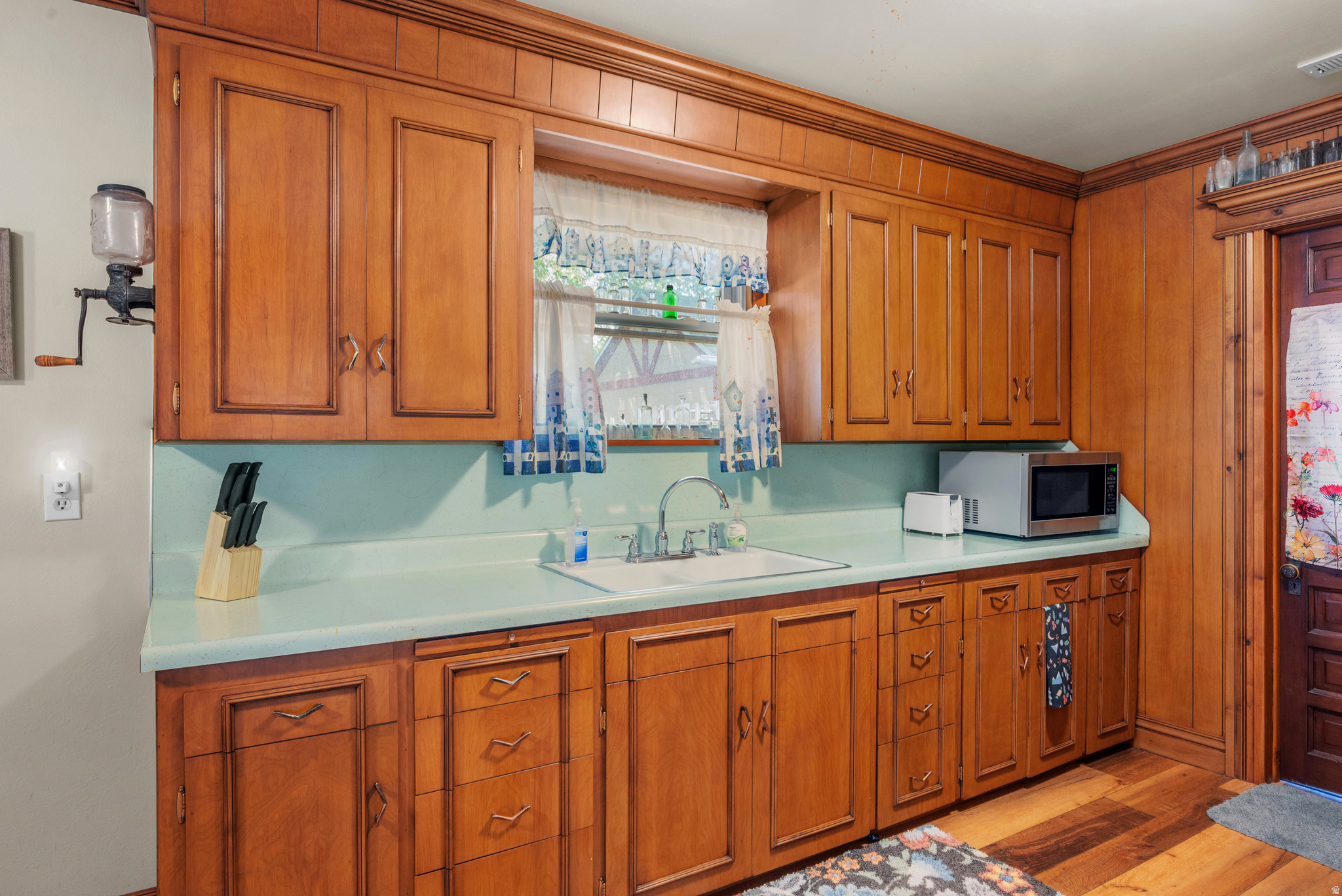 240 W LEADVILLE ROW