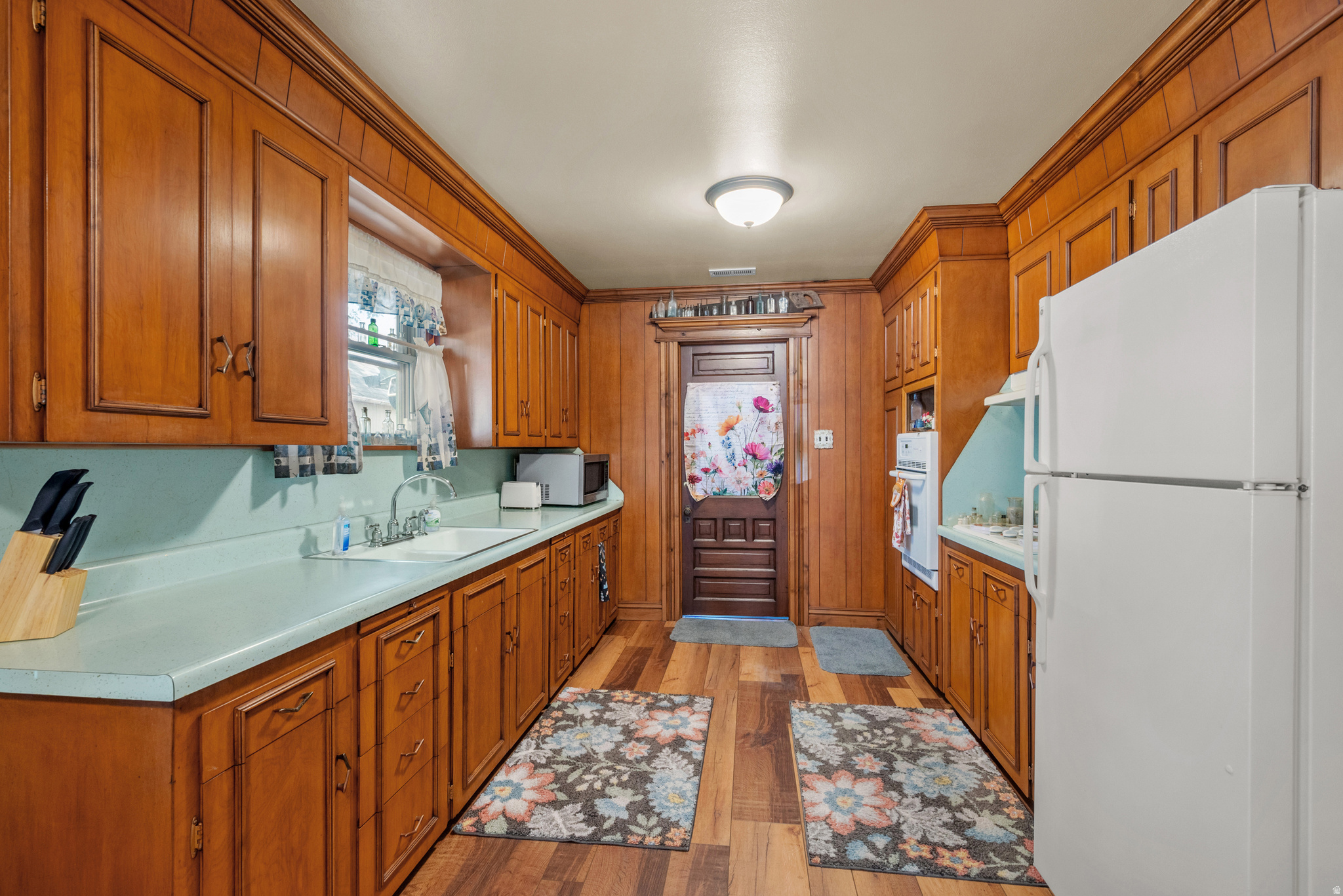 240 W LEADVILLE ROW