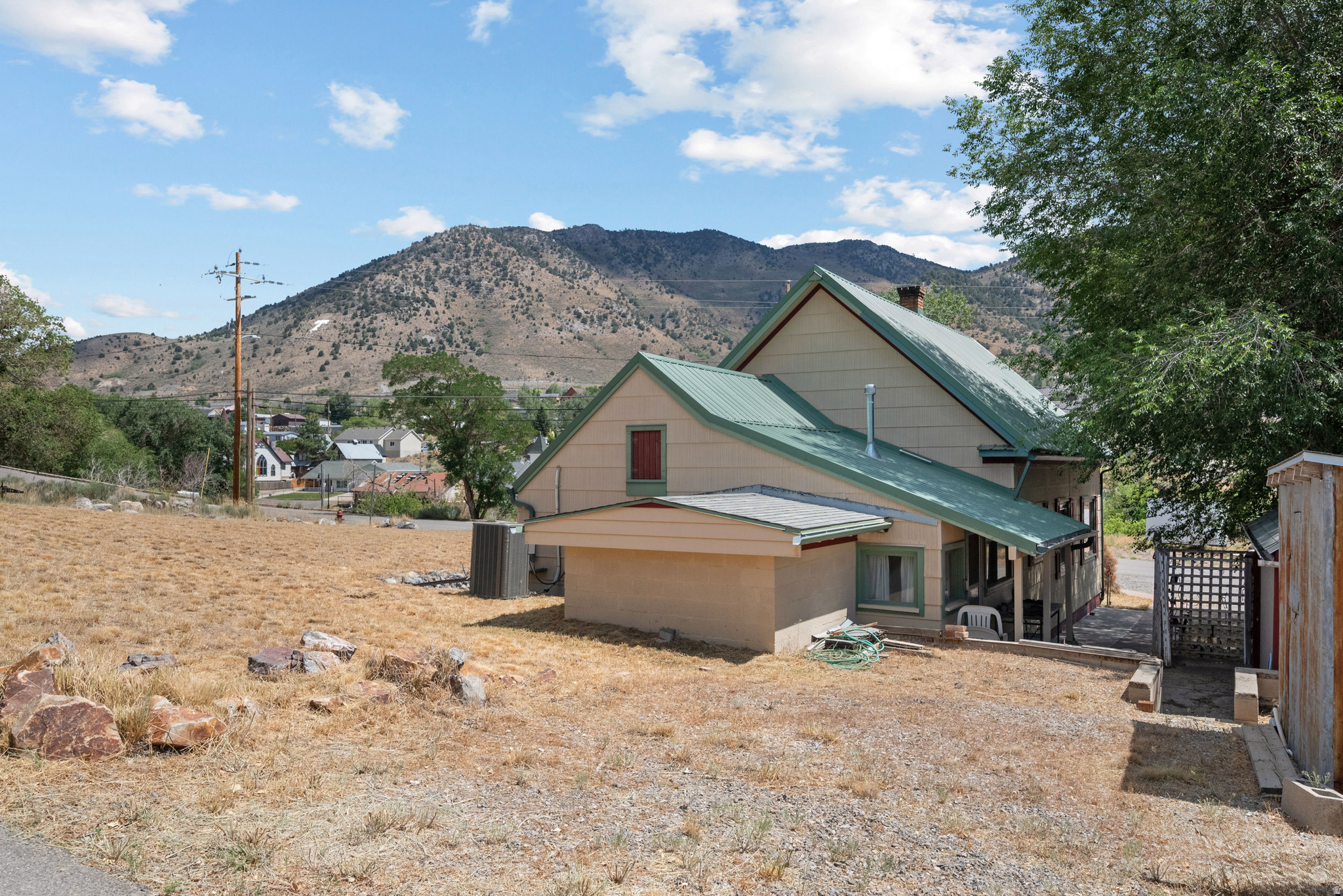 240 W LEADVILLE ROW