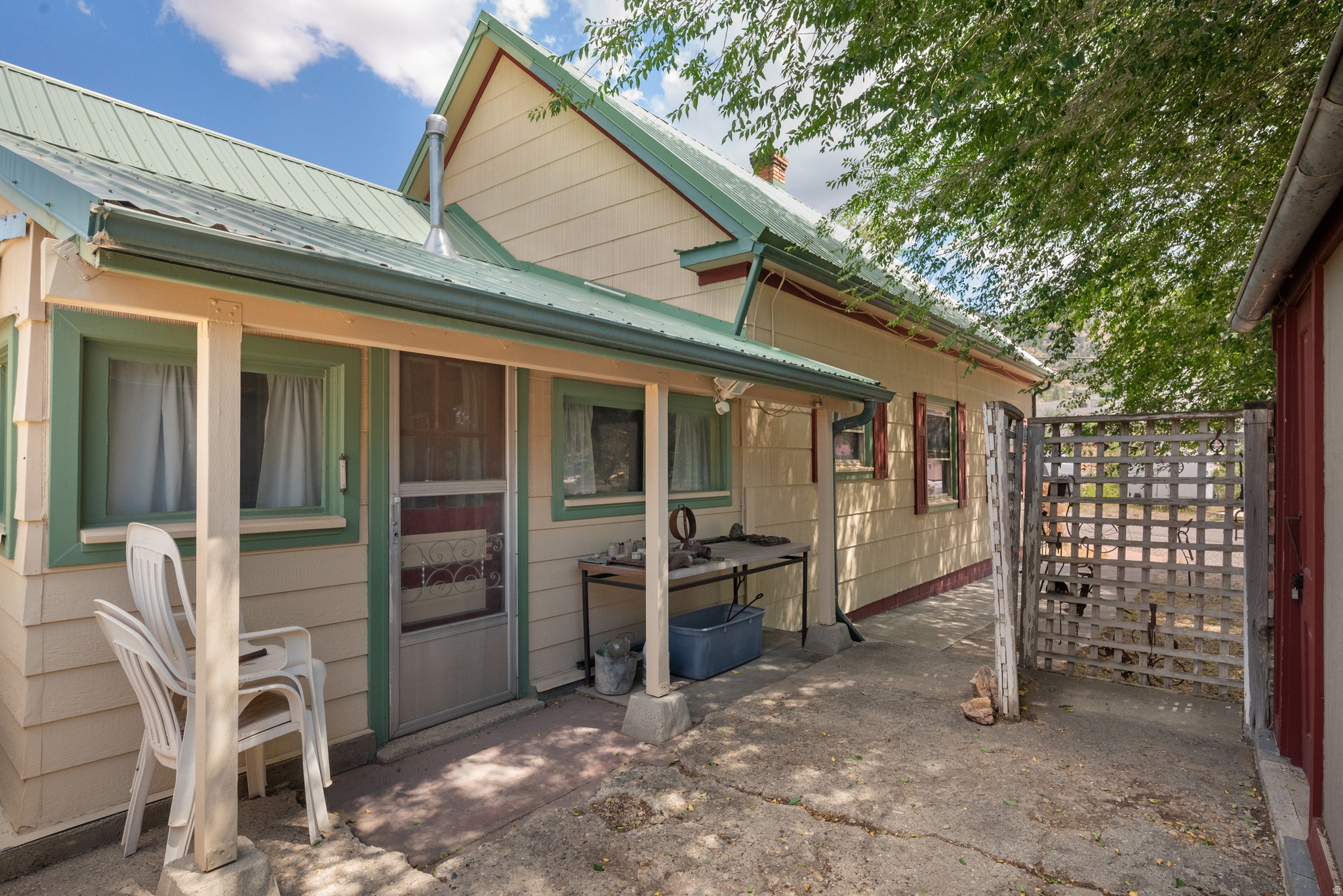 240 W LEADVILLE ROW