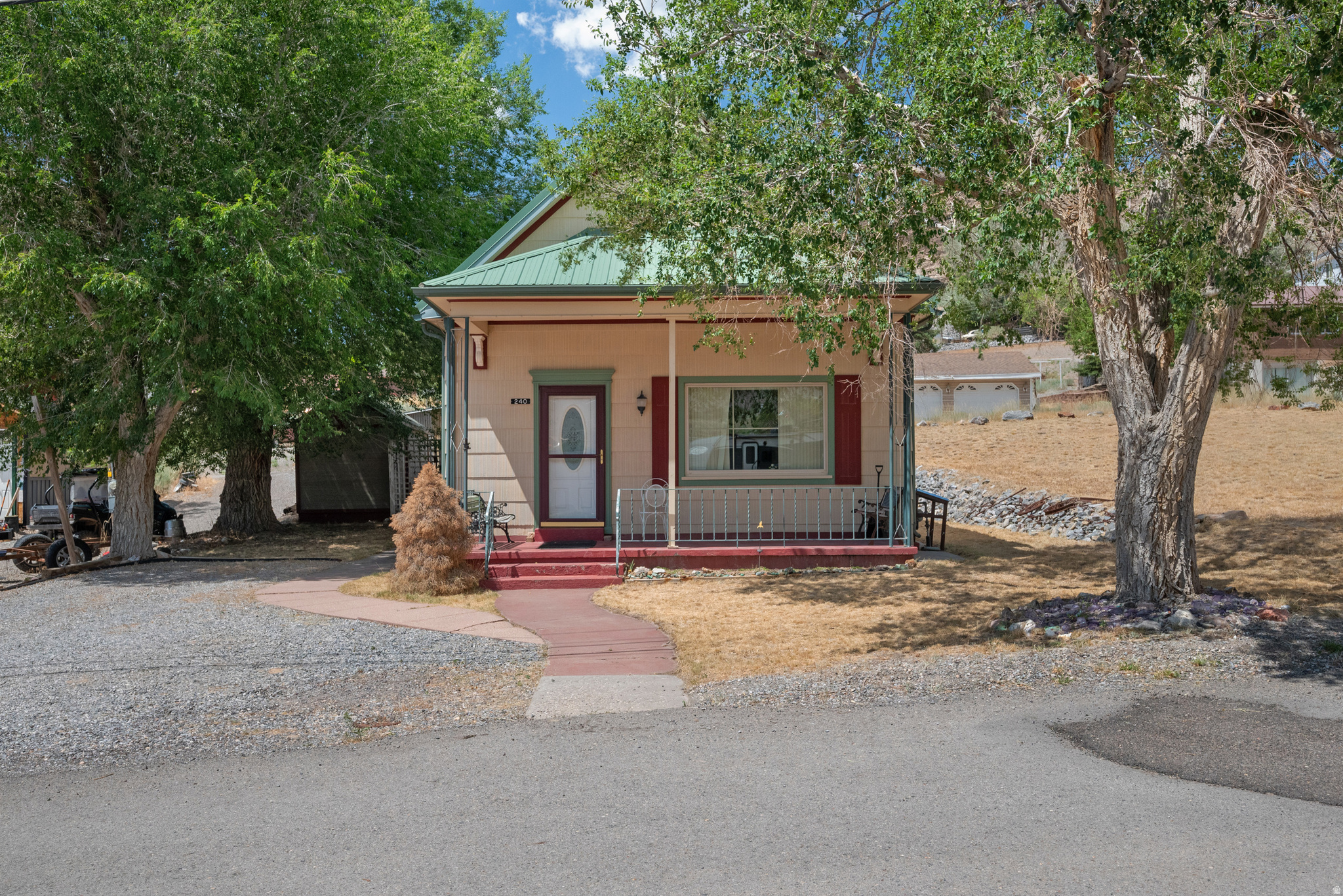 240 W LEADVILLE ROW