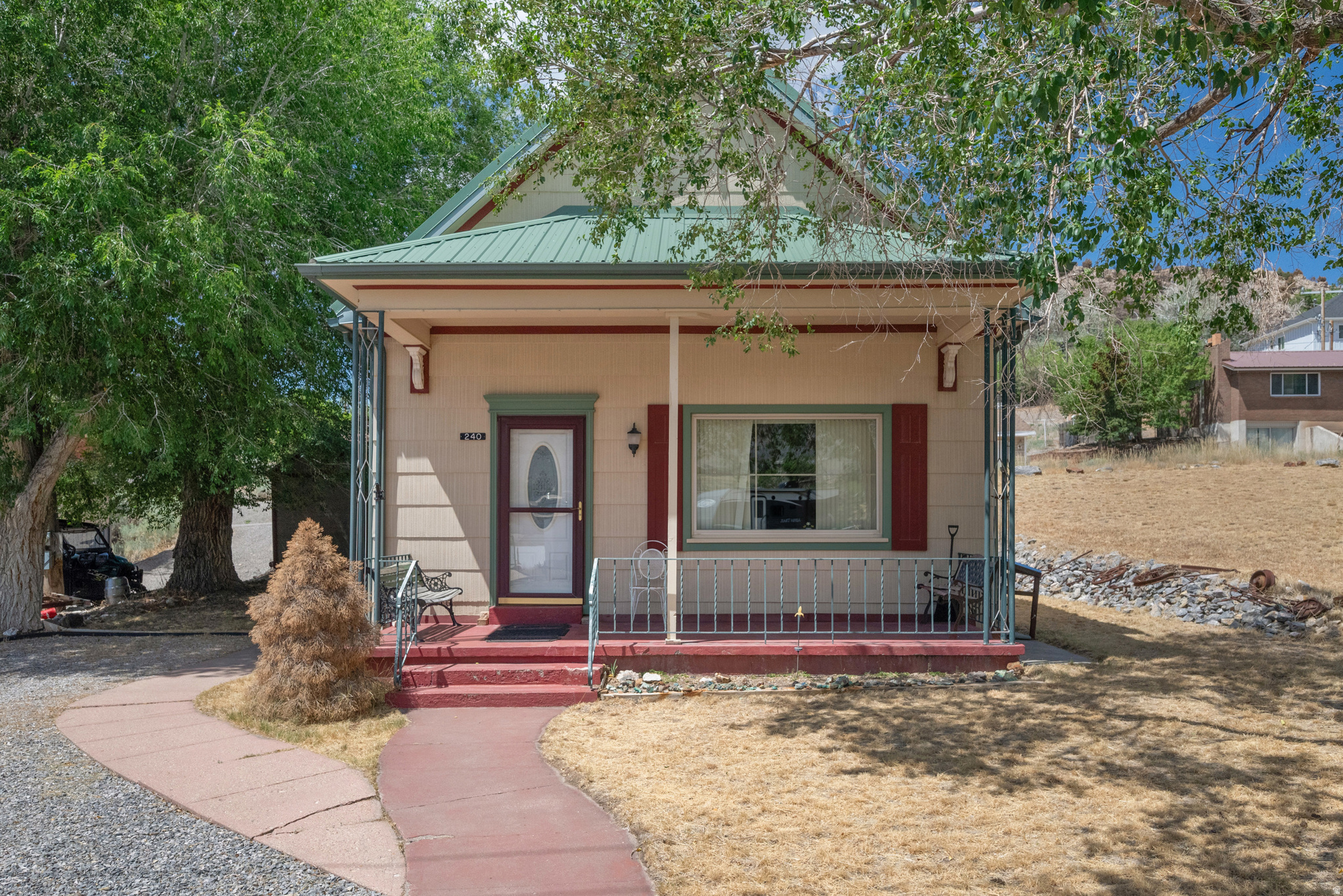 240 W LEADVILLE ROW