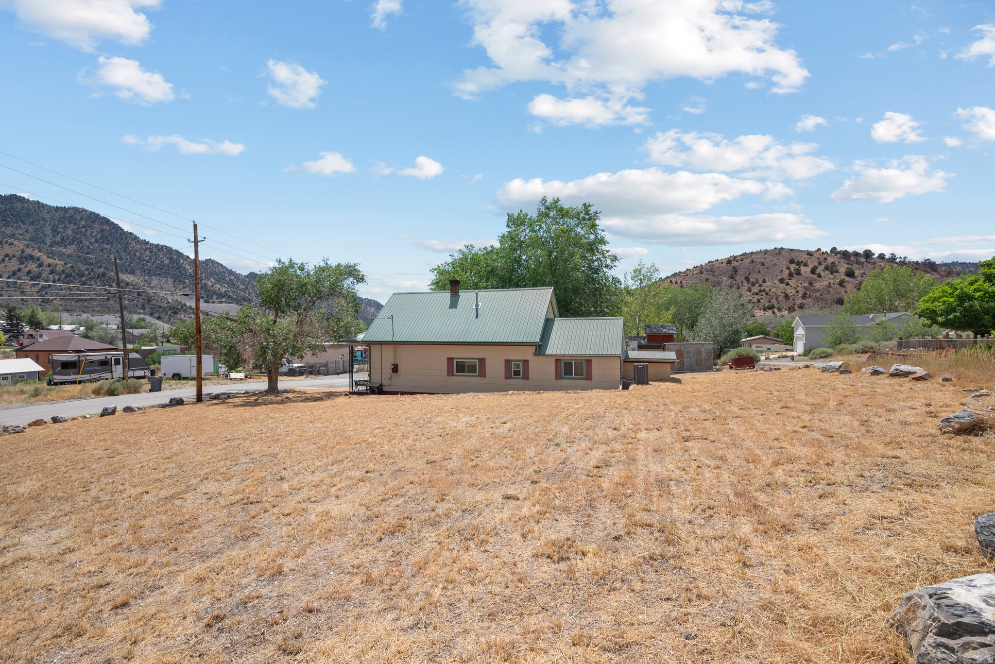 240 W LEADVILLE ROW