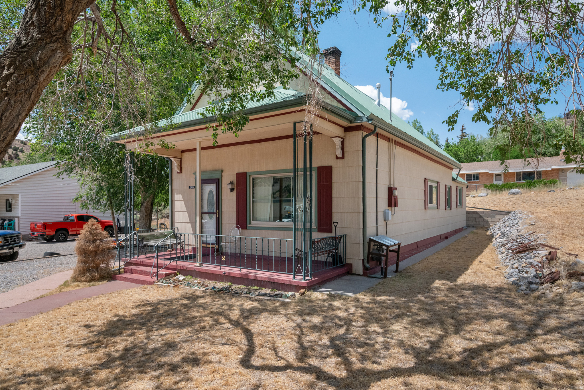 240 W LEADVILLE ROW