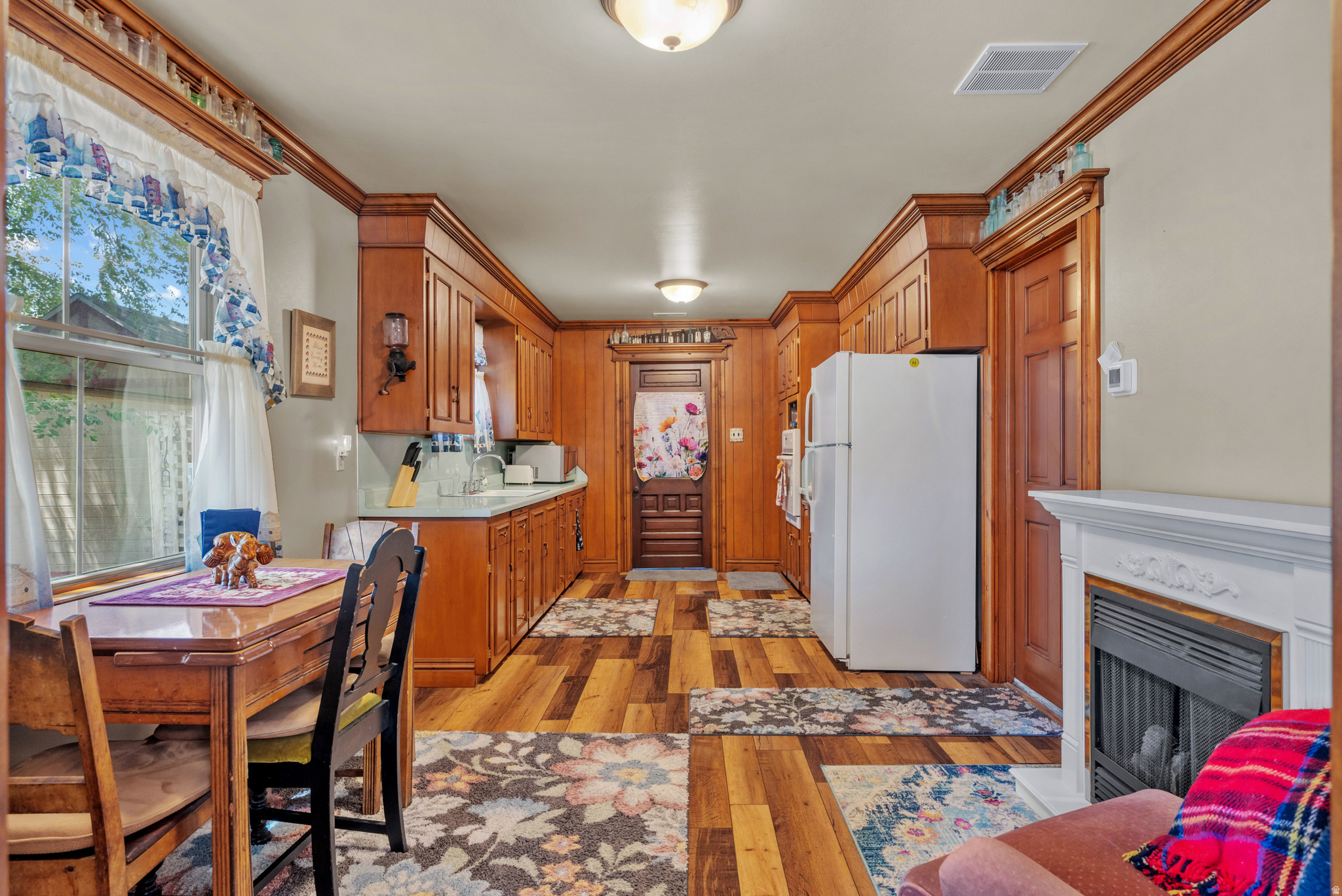 240 W LEADVILLE ROW