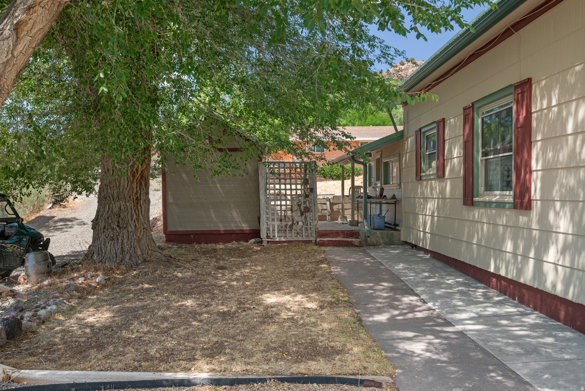 240 W LEADVILLE ROW
