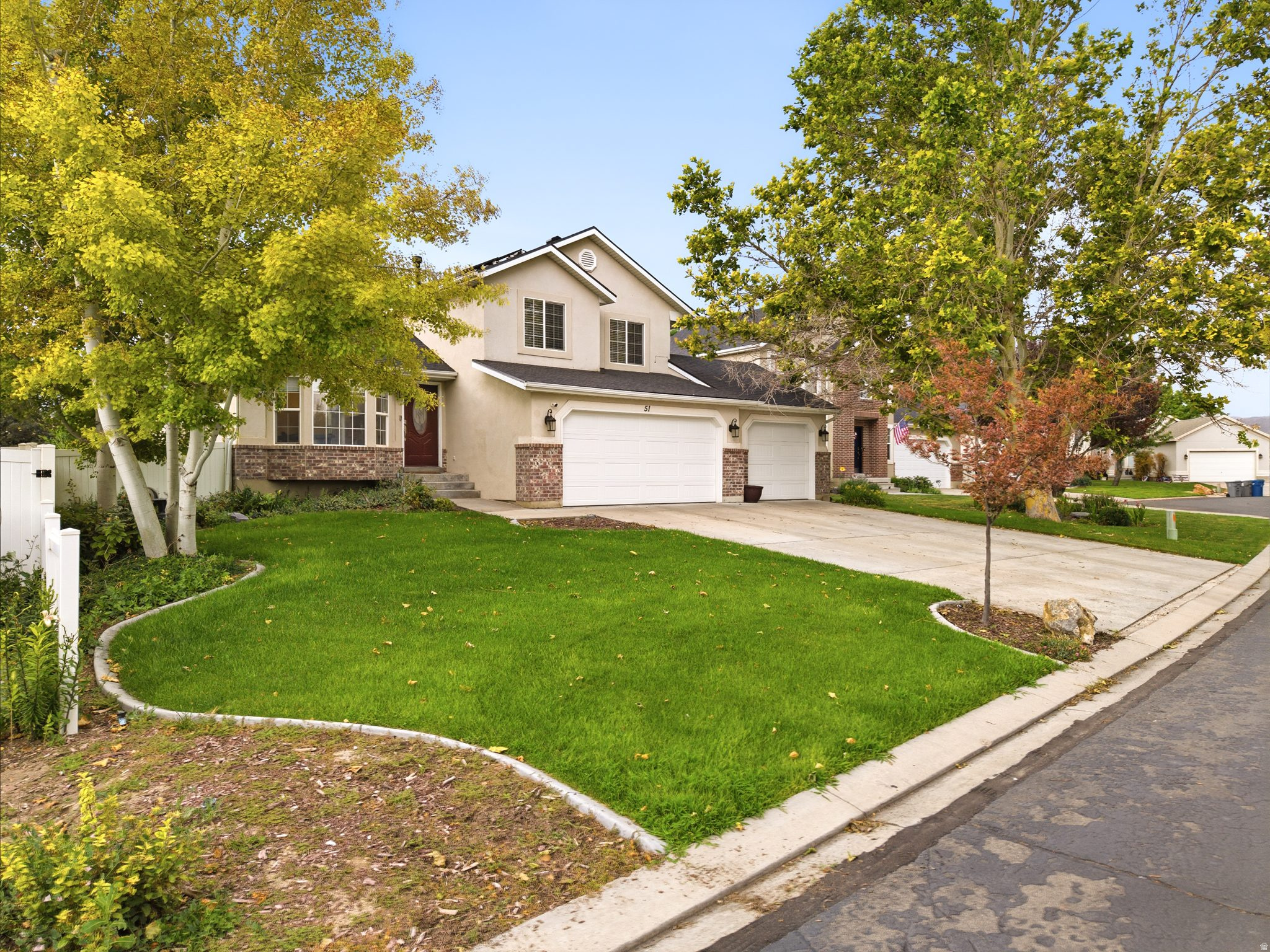 51 E REDWING CT