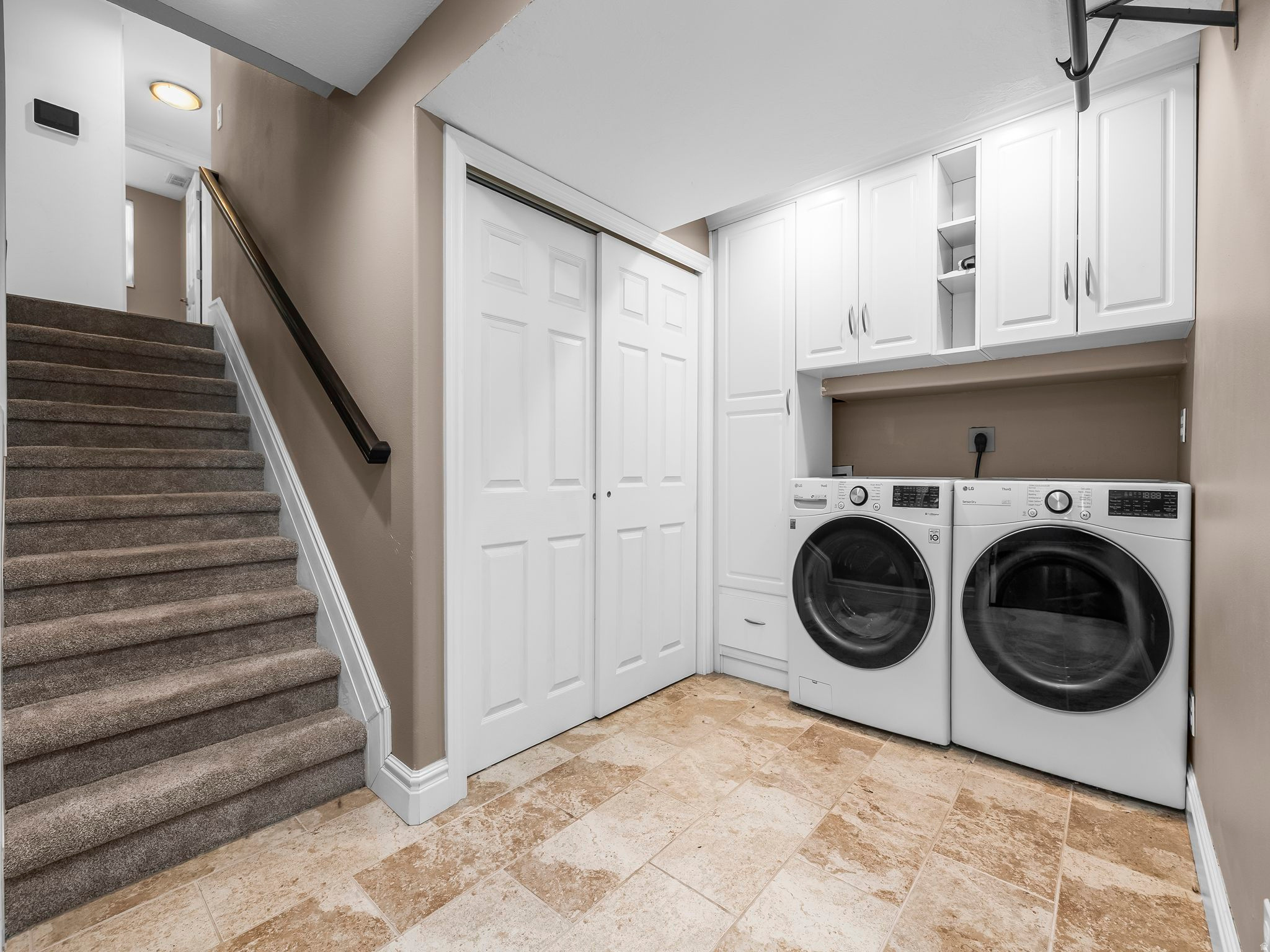 51 E REDWING CT