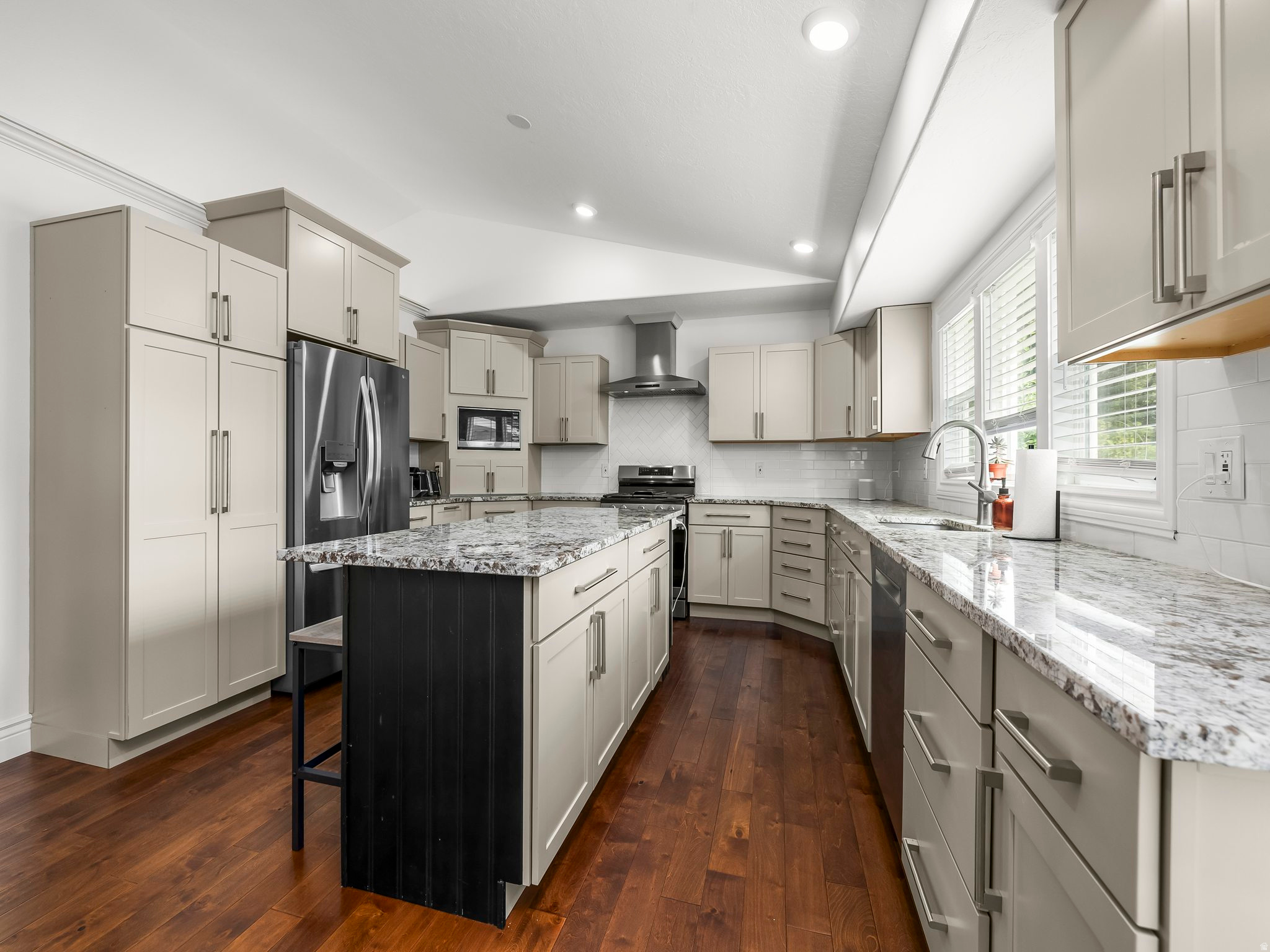 51 E REDWING CT