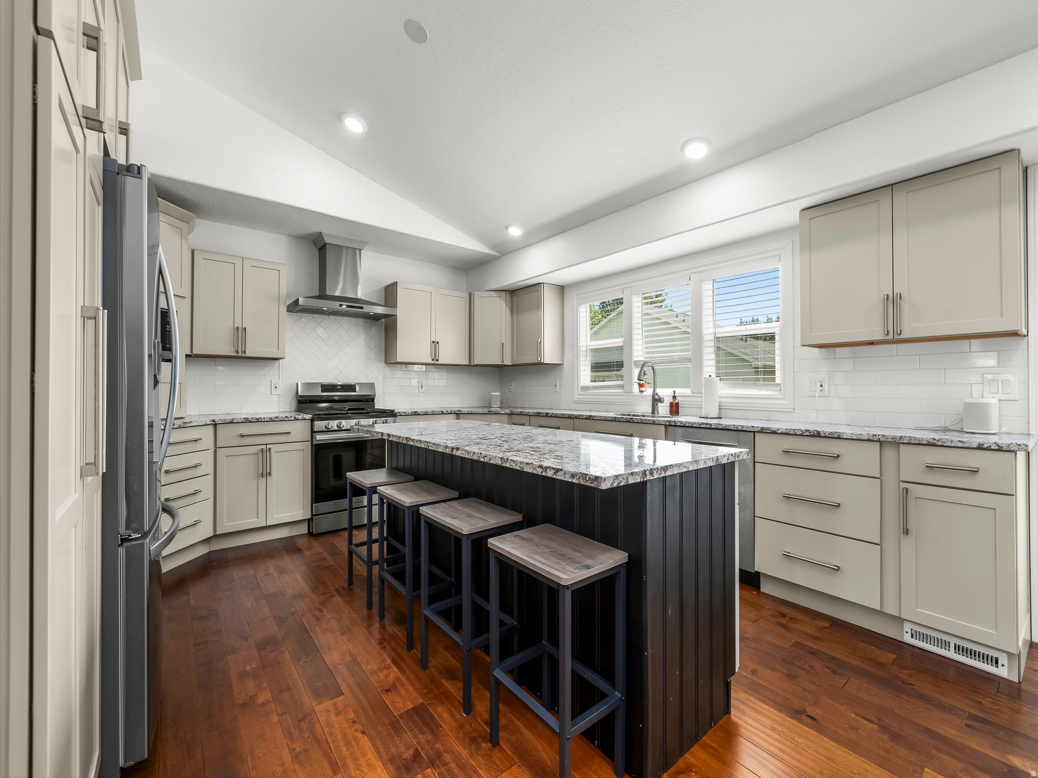 51 E REDWING CT