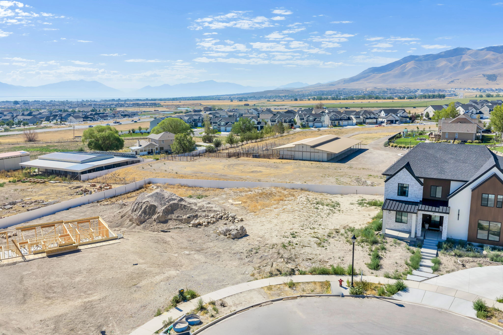 334 N BARLOW CT Unit: 9