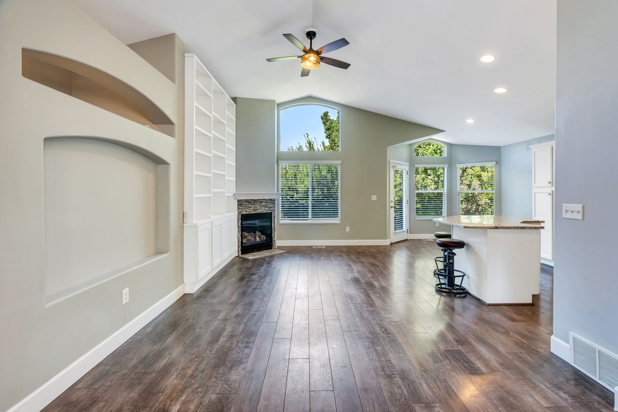 10731 N SHINNECOCK