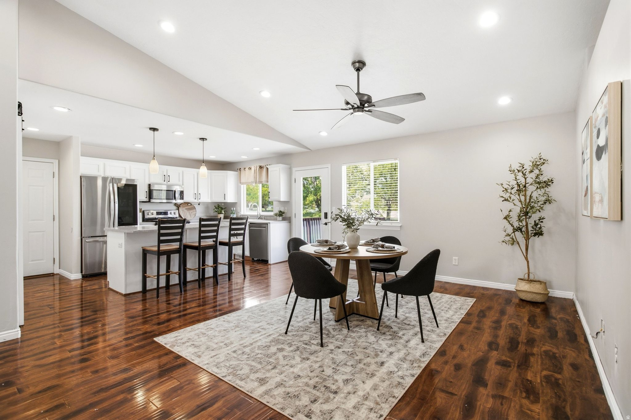 172 W ARUBA DR