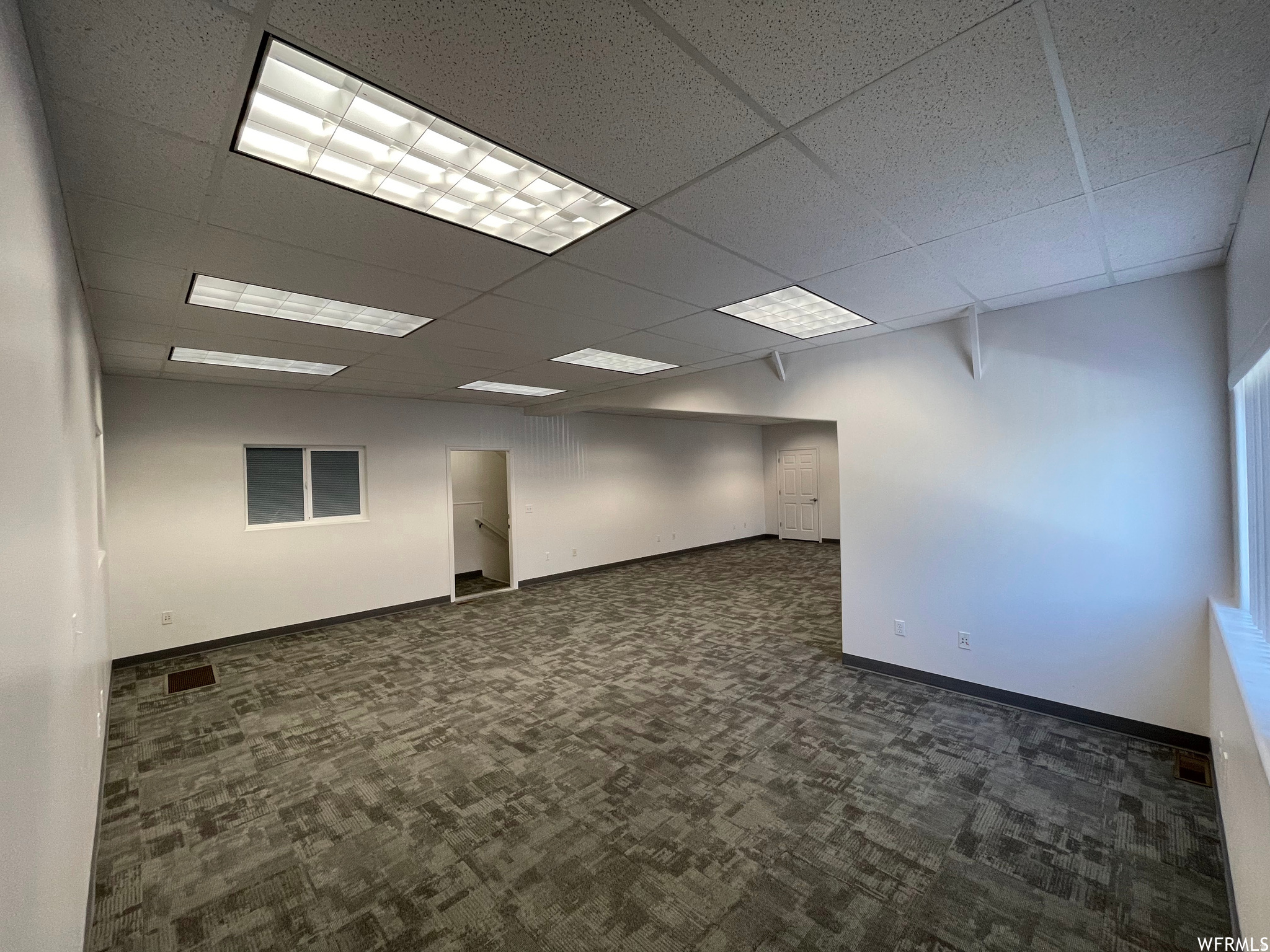 384 S COMMERCE LOOP