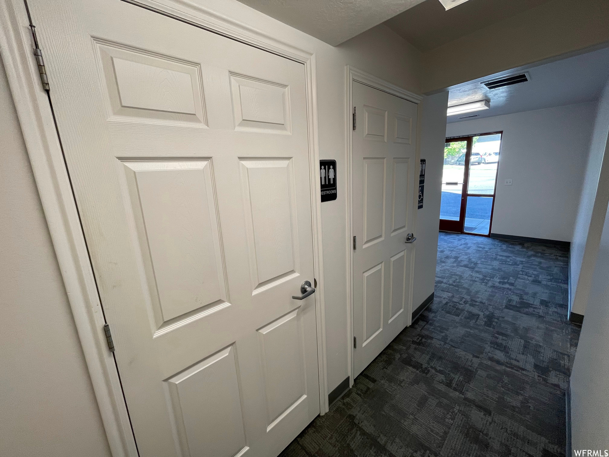 384 S COMMERCE LOOP