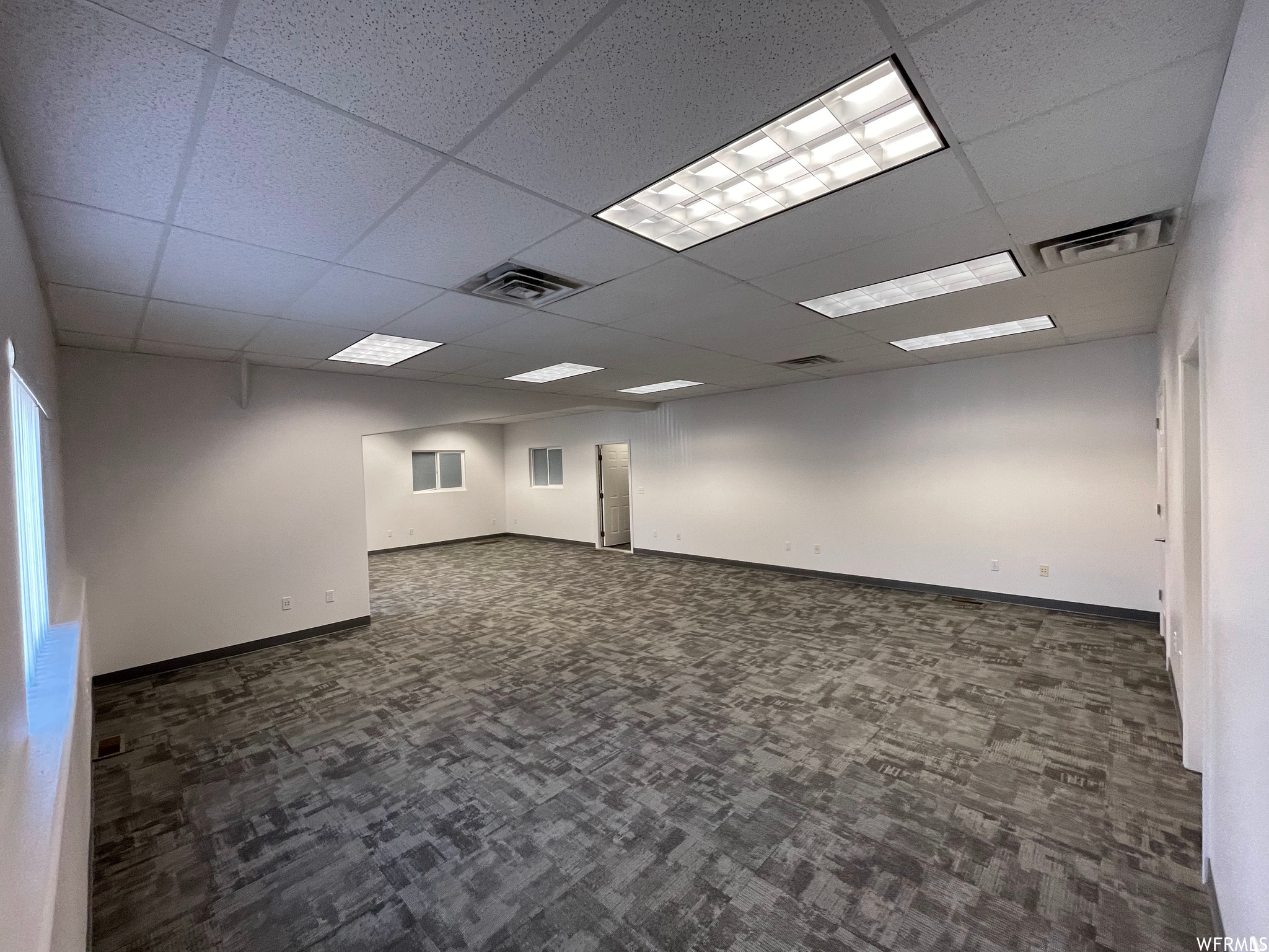 384 S COMMERCE LOOP